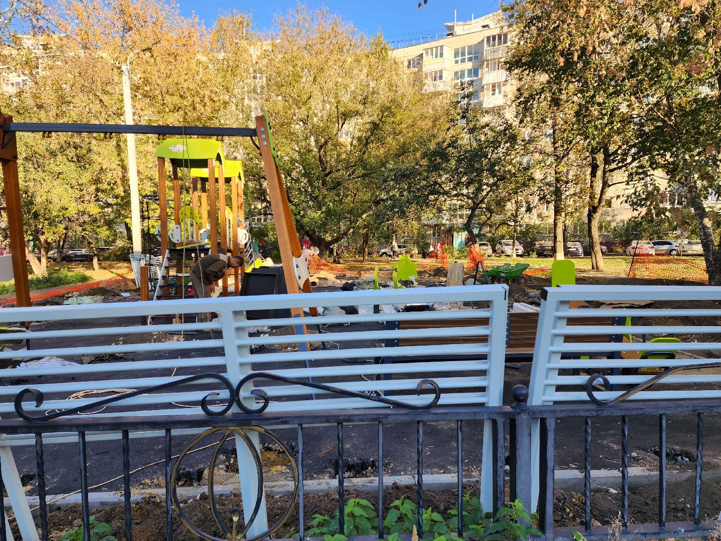 раменское, благоустройство, монтаж детского игрового комплекса на Гурьева 26,