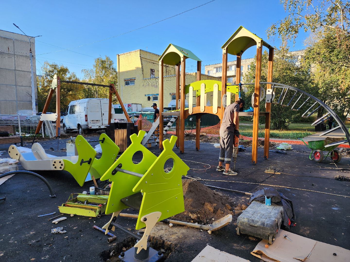 раменское, благоустройство, монтаж детского игрового комплекса на Гурьева 26,