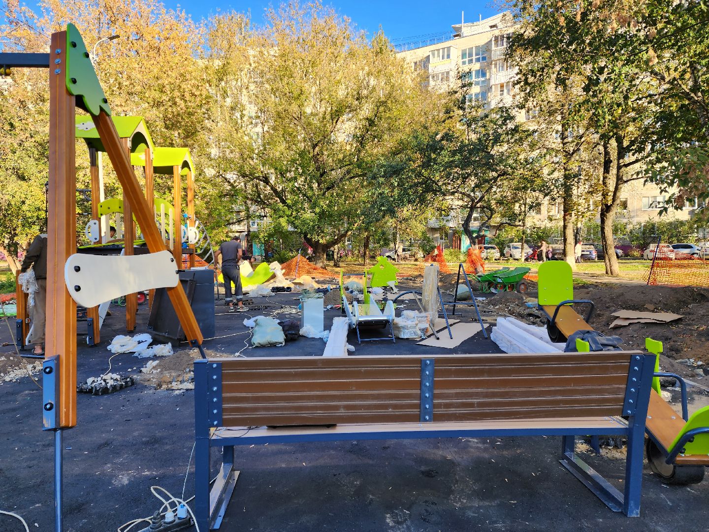 раменское, благоустройство, монтаж детского игрового комплекса на Гурьева 26,