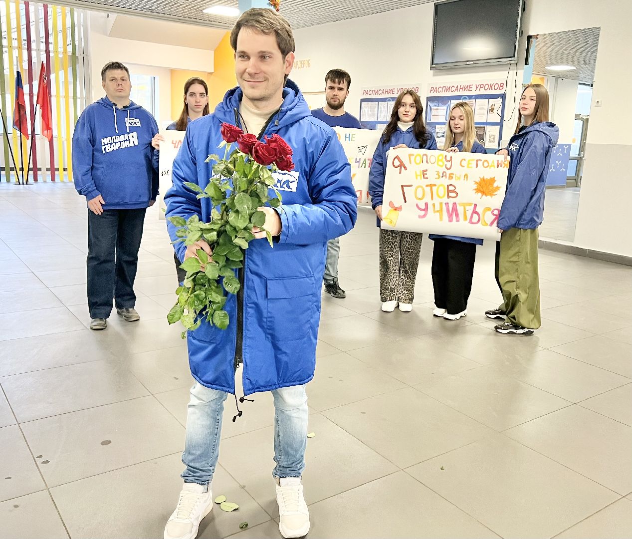 Балашиха, Подмосковье, День учителя, цветы учителю, гимназия 1 имени героя рф баландина, молодая гвардия подмосковья, молодая гвардия Балашиха,