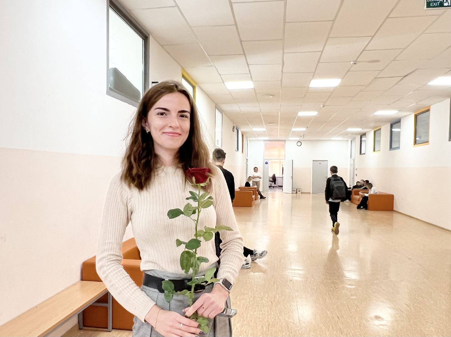 Балашиха, Подмосковье, День учителя, цветы учителю, гимназия 1 имени героя рф баландина, молодая гвардия подмосковья, молодая гвардия Балашиха,