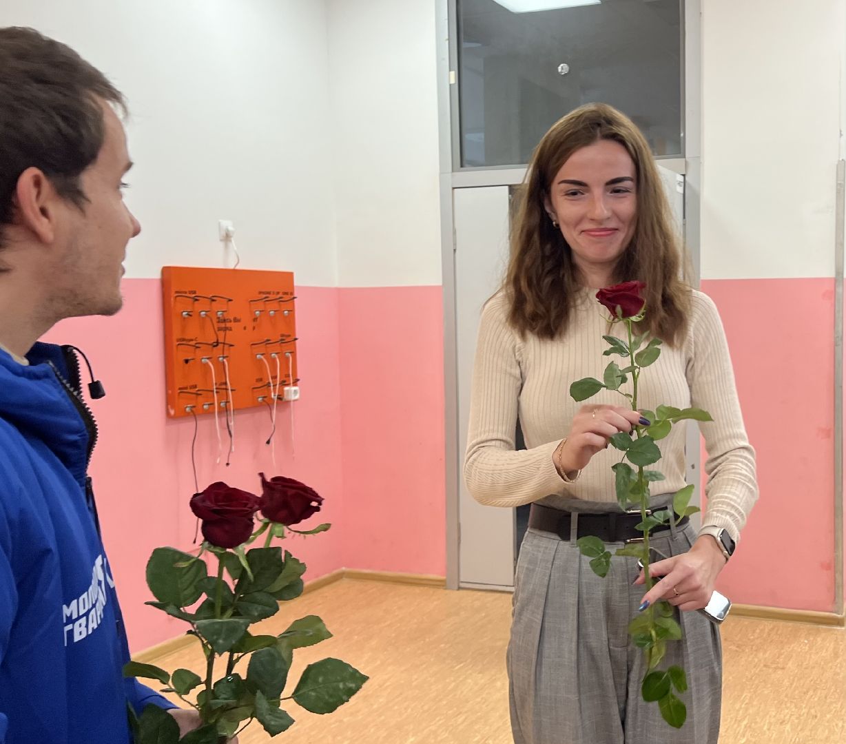 Балашиха, Подмосковье, День учителя, цветы учителю, гимназия 1 имени героя рф баландина, молодая гвардия подмосковья, молодая гвардия Балашиха,