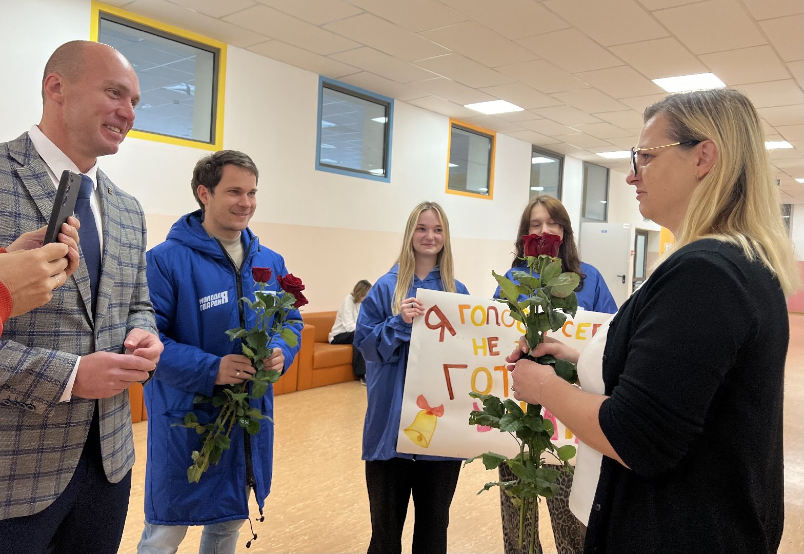 Балашиха, Подмосковье, День учителя, цветы учителю, гимназия 1 имени героя рф баландина, молодая гвардия подмосковья, молодая гвардия Балашиха,