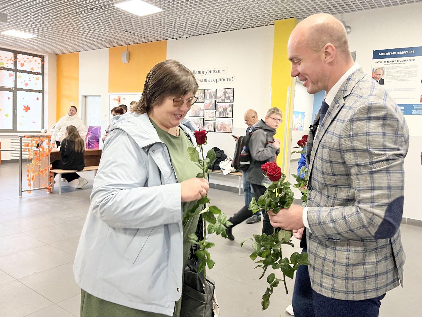 Балашиха, Подмосковье, День учителя, цветы учителю, гимназия 1 имени героя рф баландина, молодая гвардия подмосковья, молодая гвардия Балашиха,
