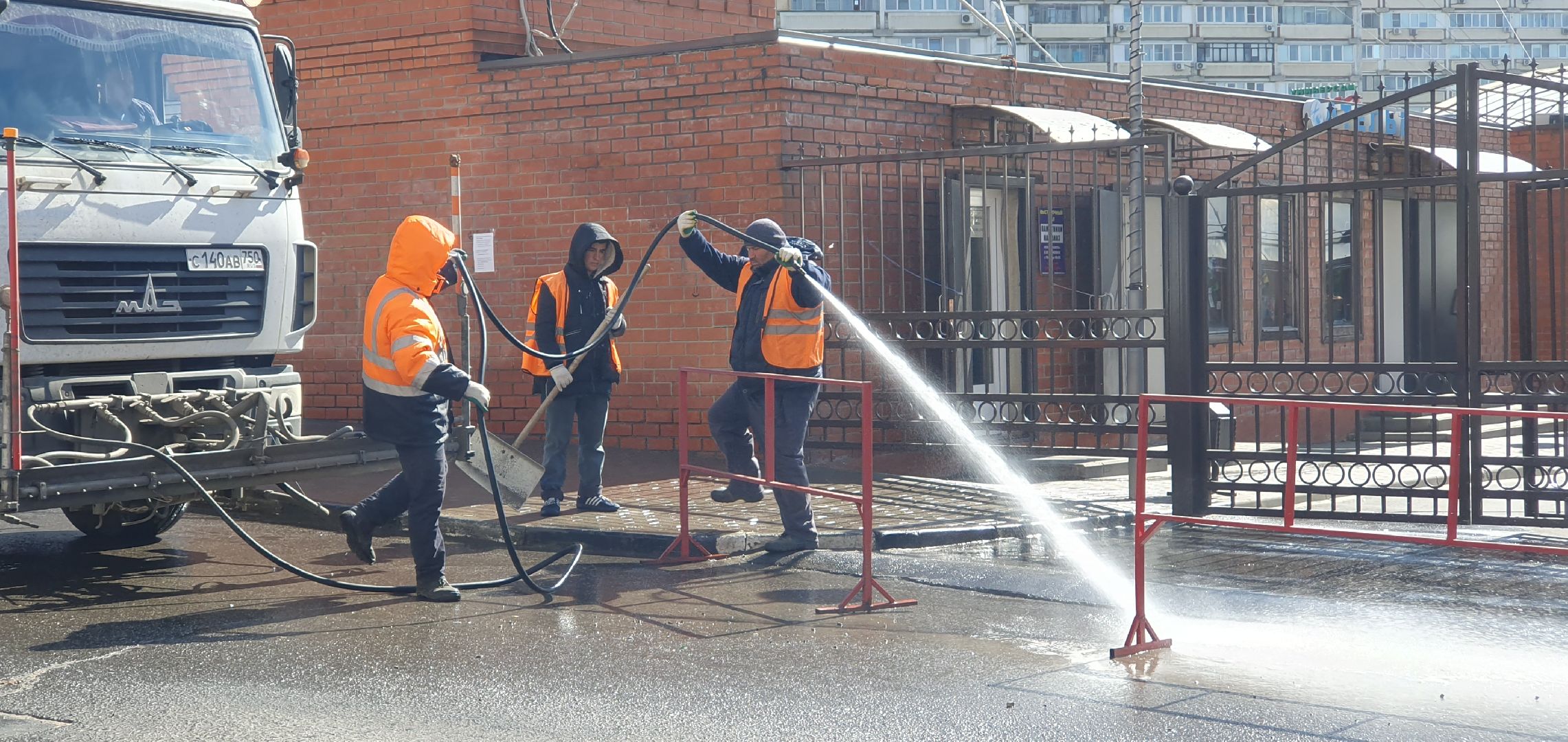 Мойка улиц, благоустройство, месяц чистоты, Дзержинский
