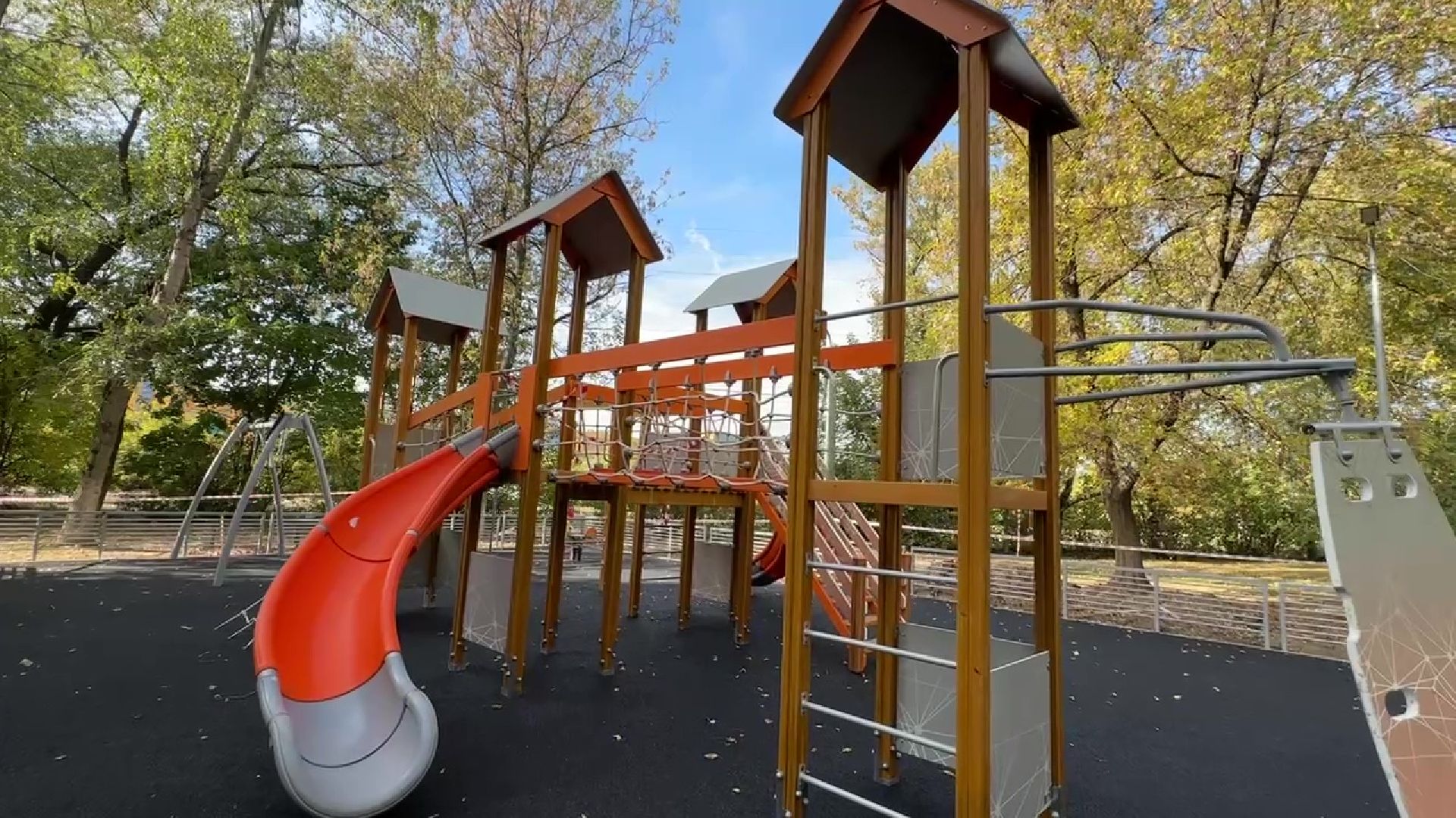 Реутов, Добродел, Строителей, детская площадка, новая ДИП, качели, горки, благоустройство,