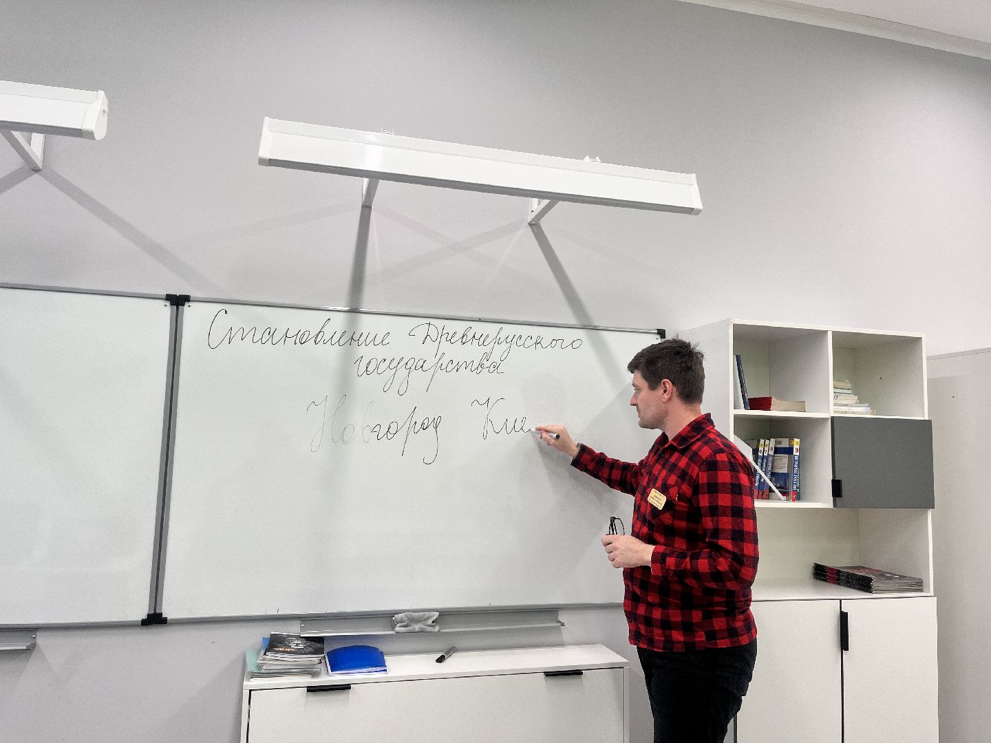 учитель, новый учитель, школа, новый учитель в школе, учитель истории,