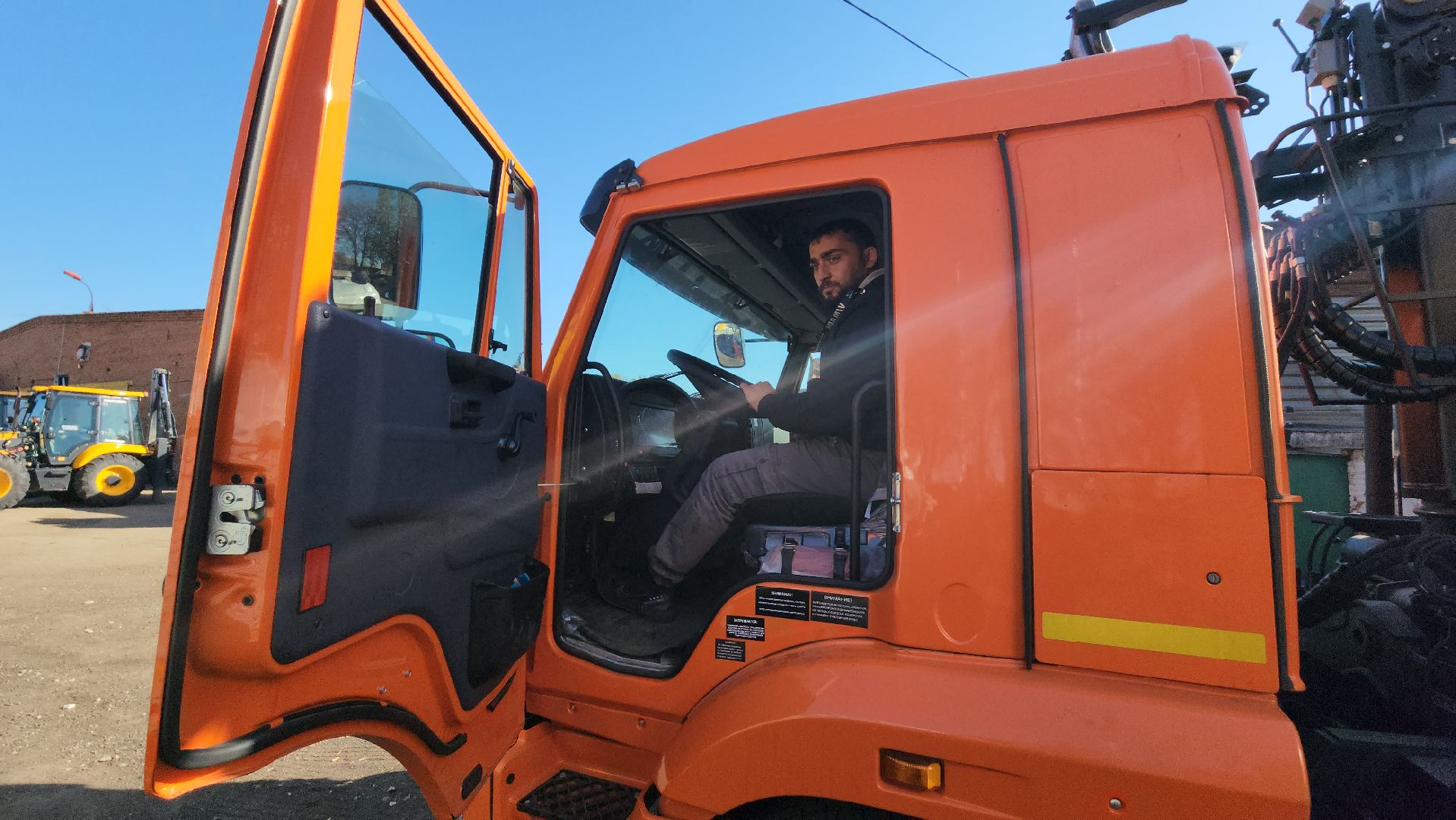 серпухов, комбинат благоустройства, ломовоз, улица екатерины дашковой, новая коммунальная техника, жкх,