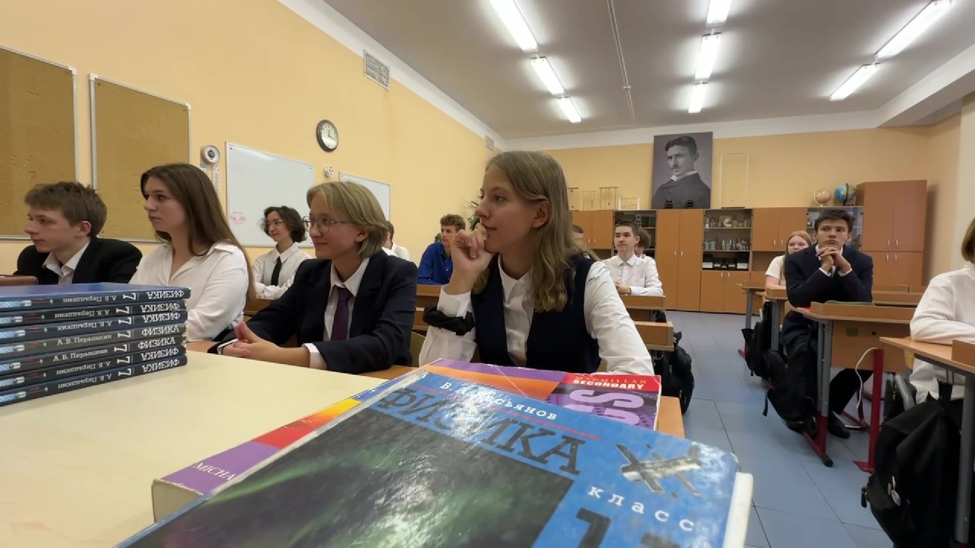 Реутов, учитель года, Юрий Уробушкин, физика, премия, физика на английском,