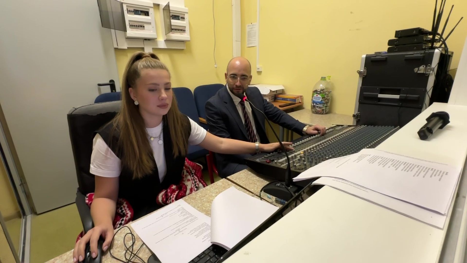 Реутов, учитель года, Юрий Уробушкин, физика, премия, физика на английском,