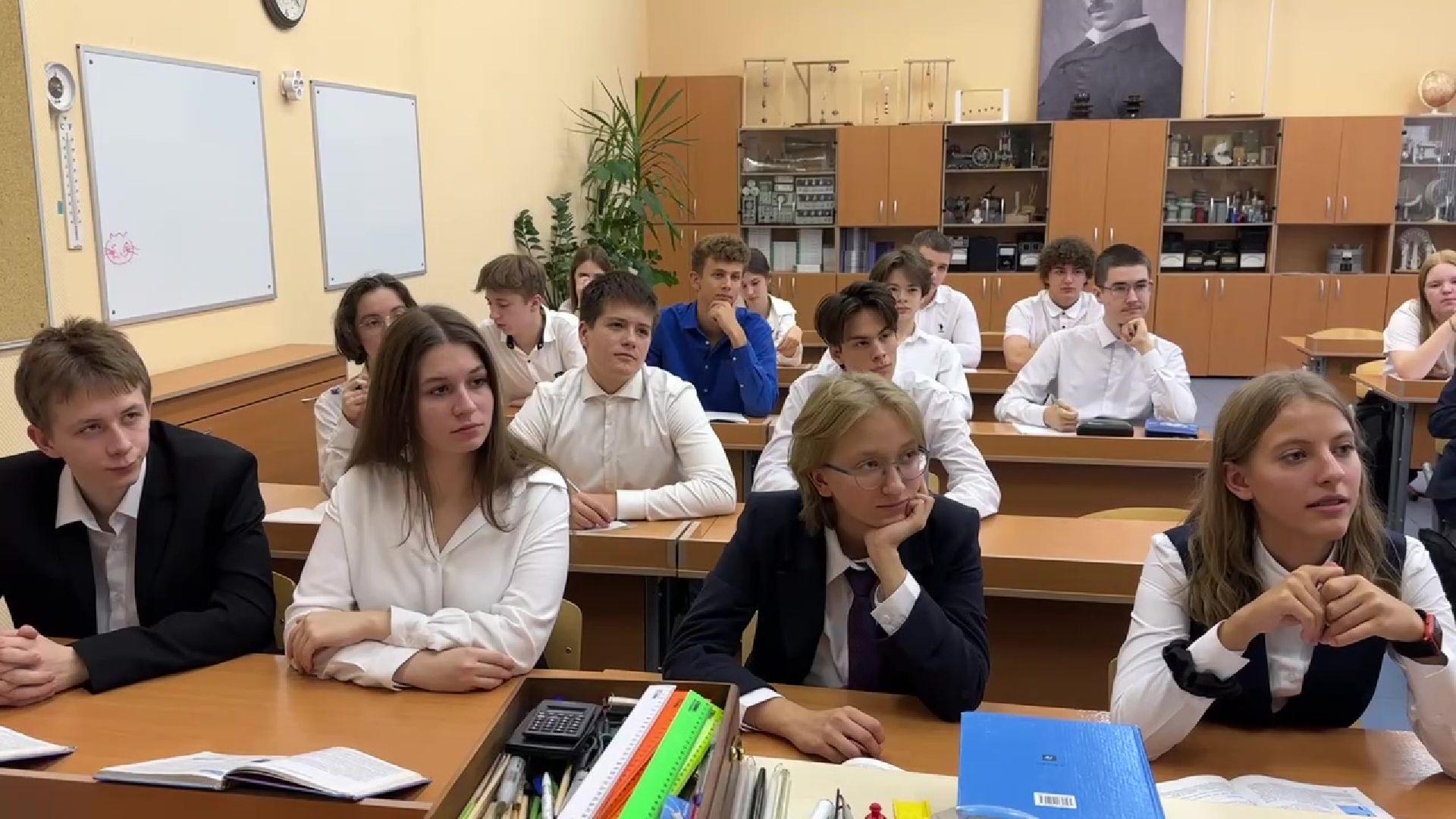 Реутов, учитель года, Юрий Уробушкин, физика, премия, физика на английском,