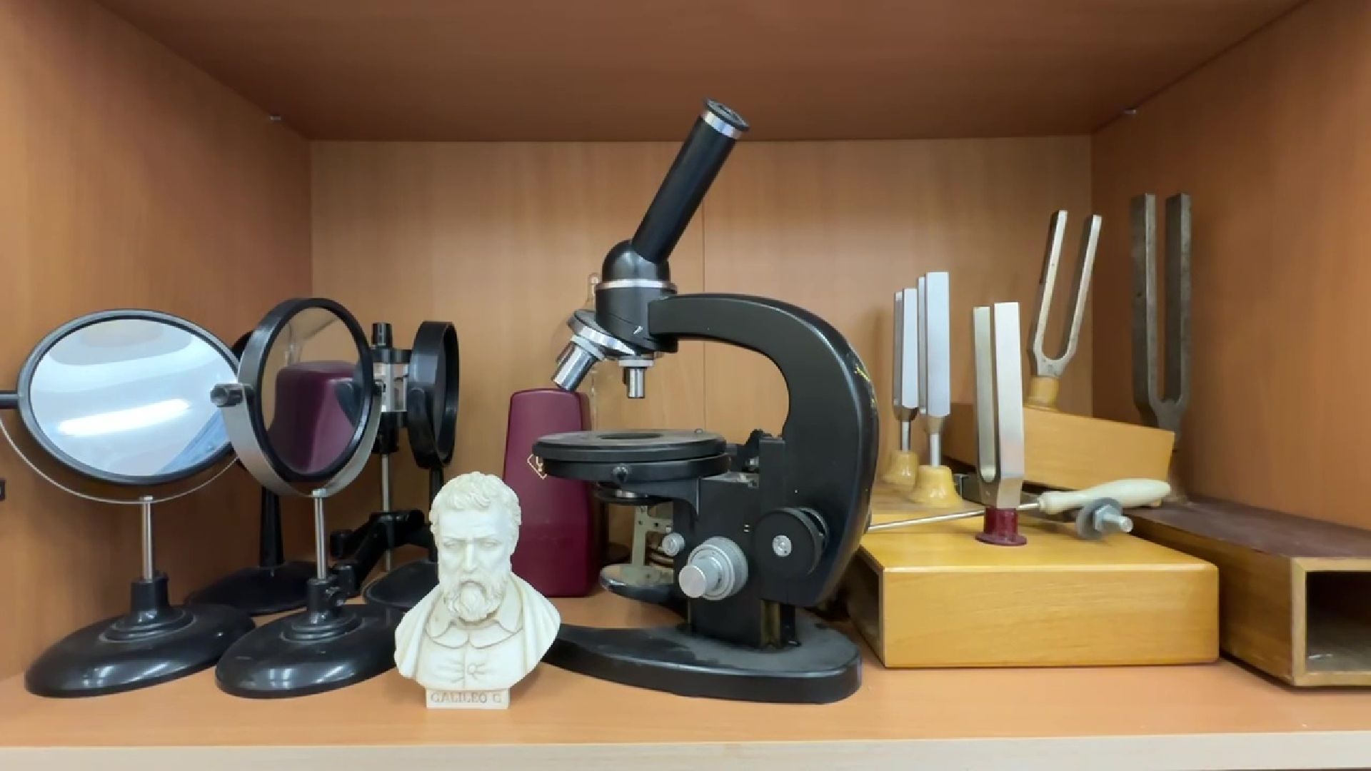 Реутов, учитель года, Юрий Уробушкин, физика, премия, физика на английском,