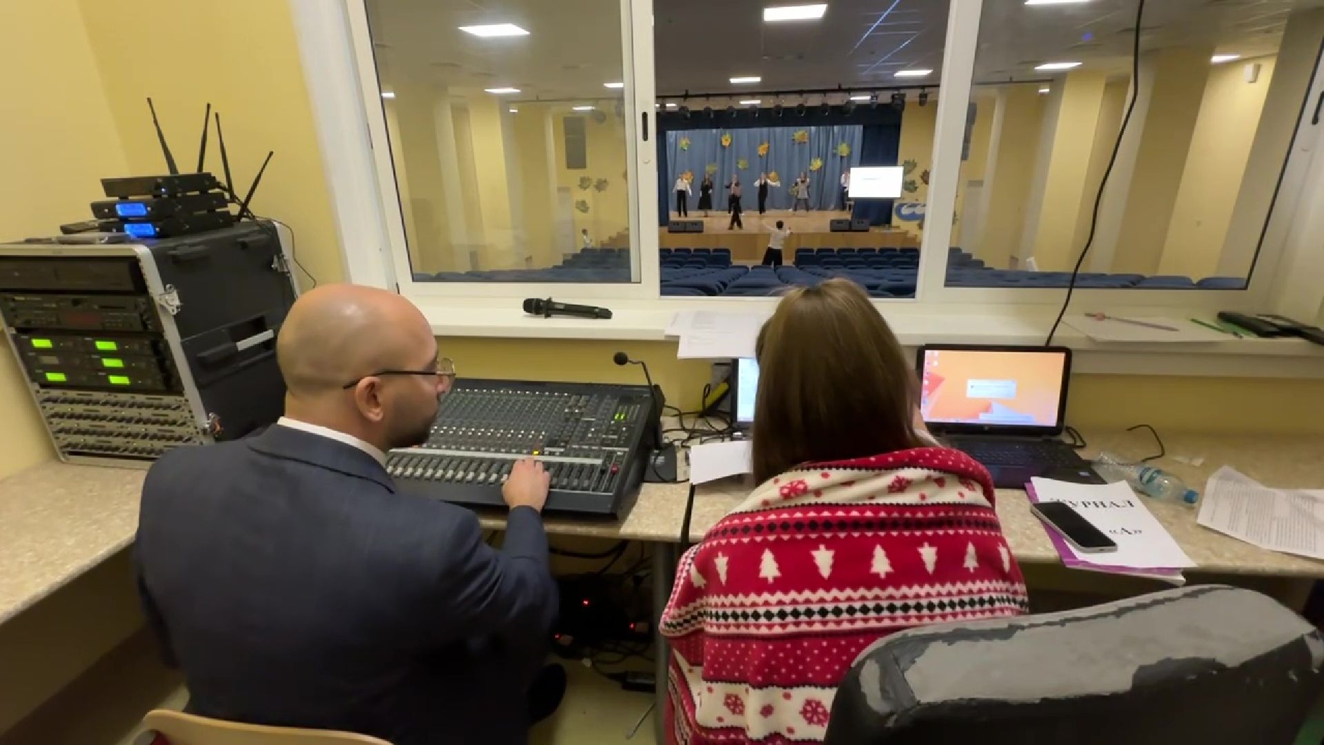 Реутов, учитель года, Юрий Уробушкин, физика, премия, физика на английском,