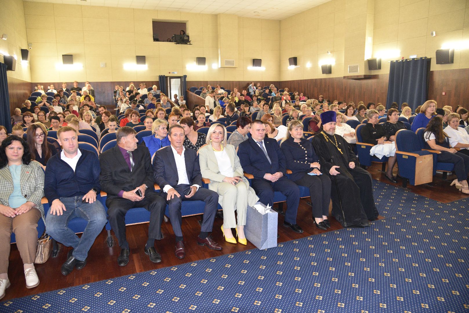 лотошино, лотошинский цдк, образование, день учителя, праздник,