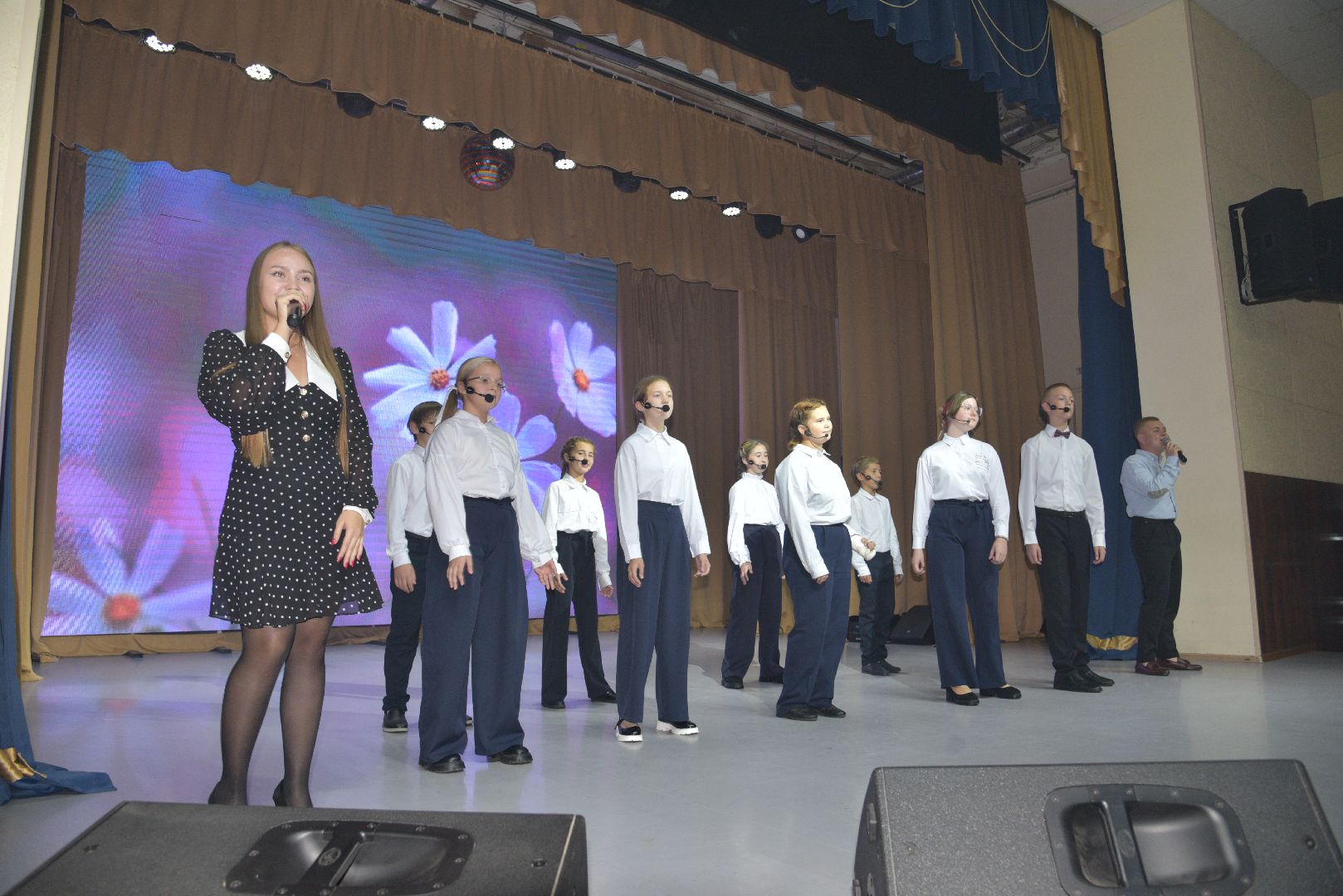 лотошино, лотошинский цдк, образование, день учителя, праздник,