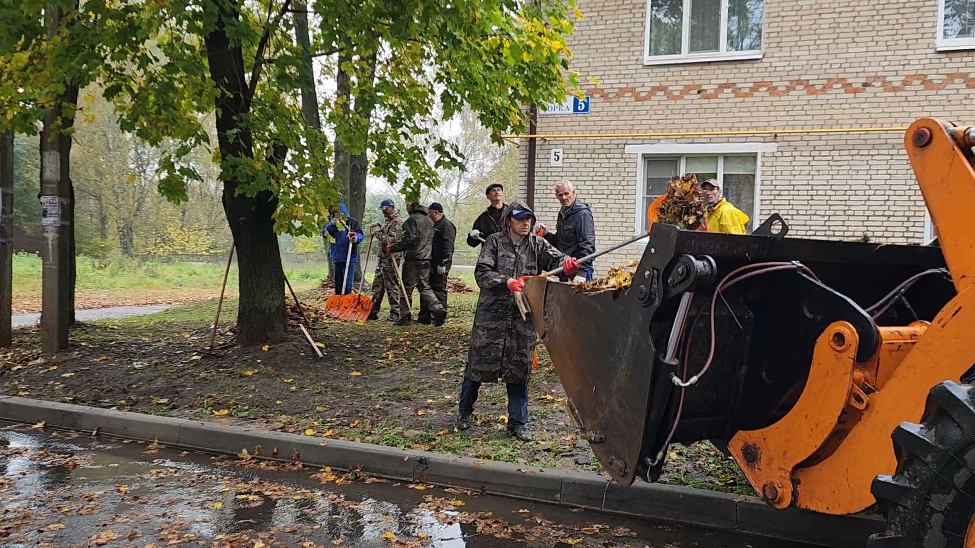Поселок Горка, Уборка листы, Подготовка к зиме в Бронницах, Уборка опавшей листы в Бронницах,