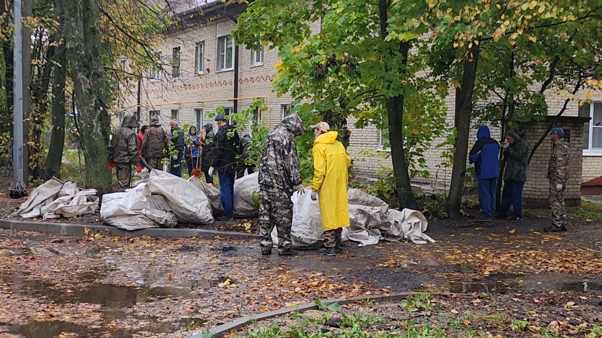 Поселок Горка, Уборка листы, Подготовка к зиме в Бронницах, Уборка опавшей листы в Бронницах,