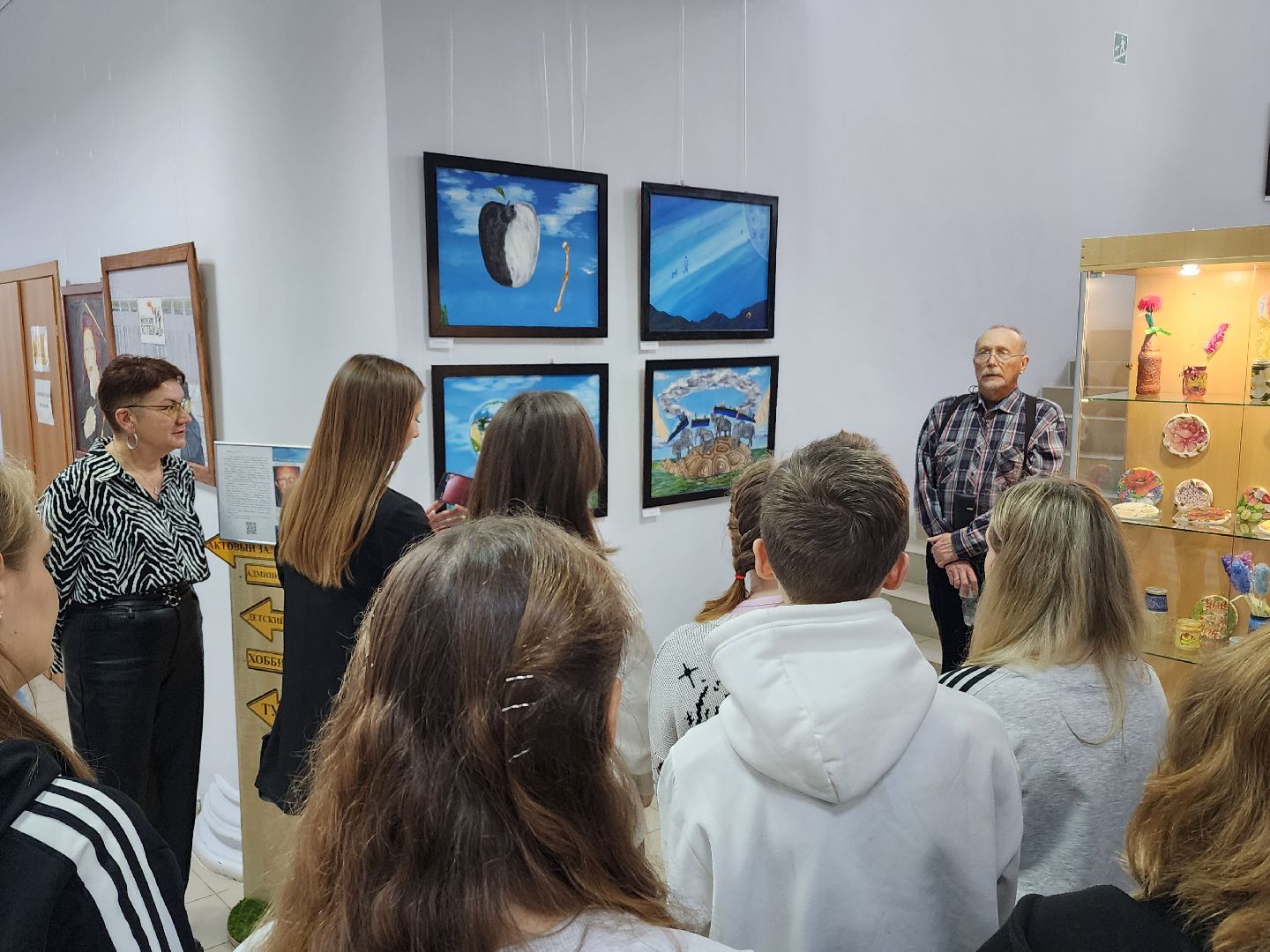 выставка картин, волоколамск, библиотека, культура,