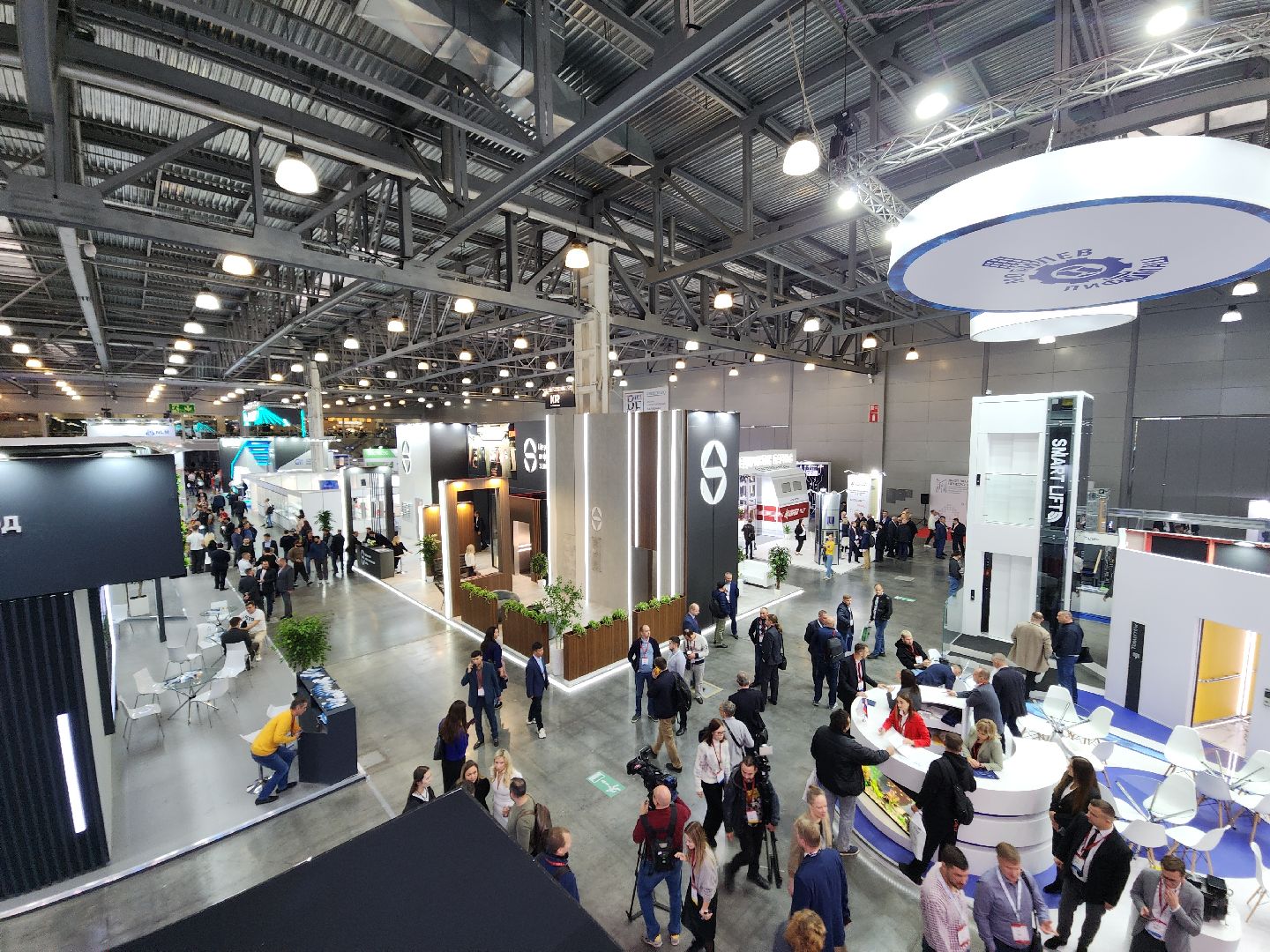 Красногорск, крокус экспо, лифты, выставка,