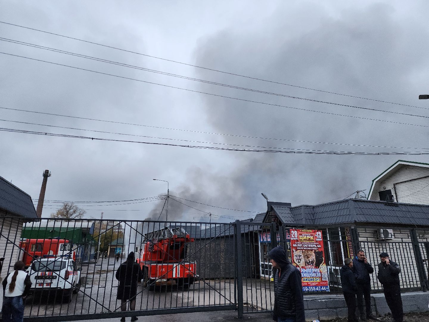 ногинск, жители, общество, пожар, тушение пожара, глуховский рынок, загорелся рынок, мчс, пожарные, чп,