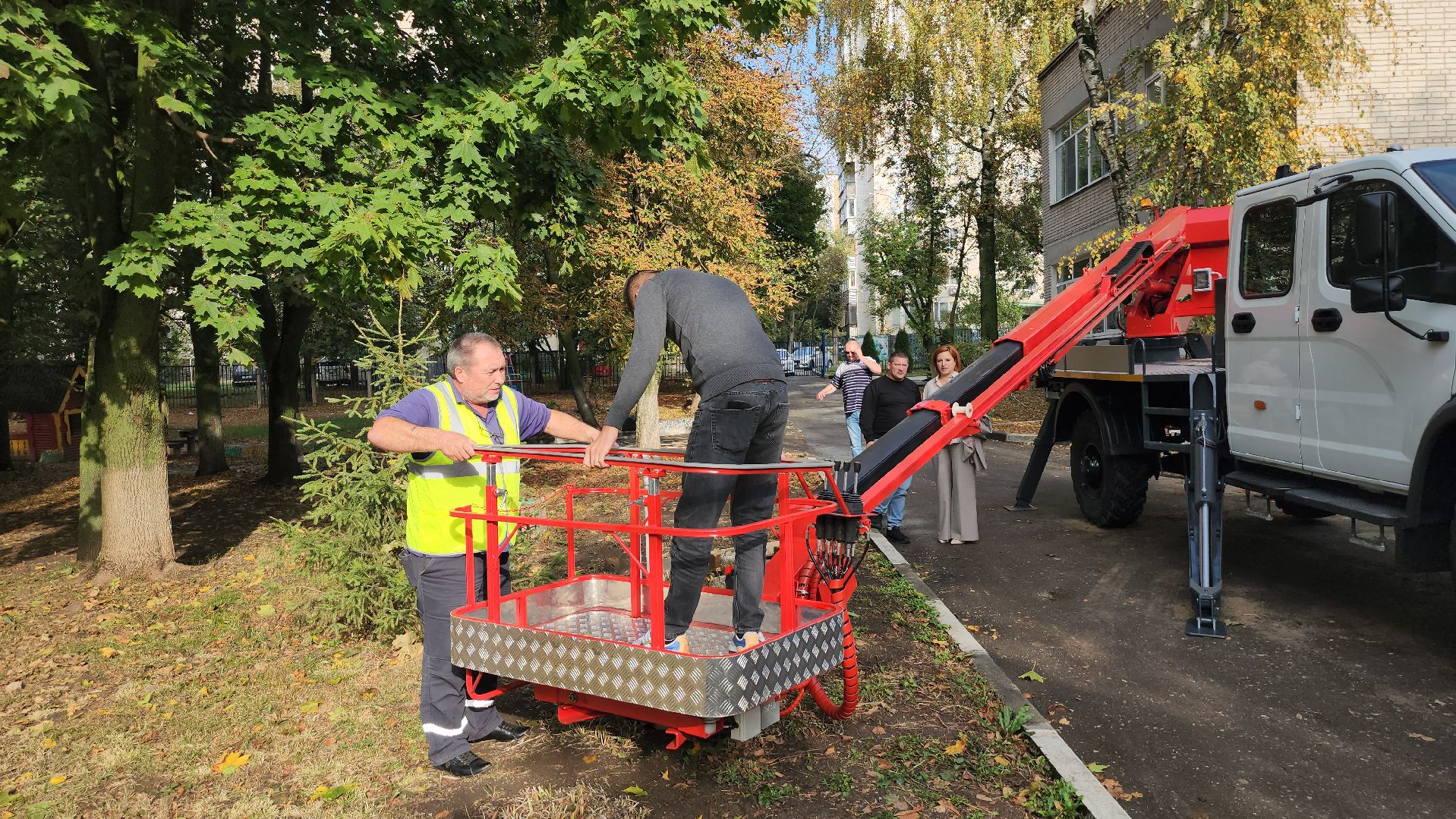 серпухов, автовышка, новая техника, детский сад матрешка, улица серпуховская,