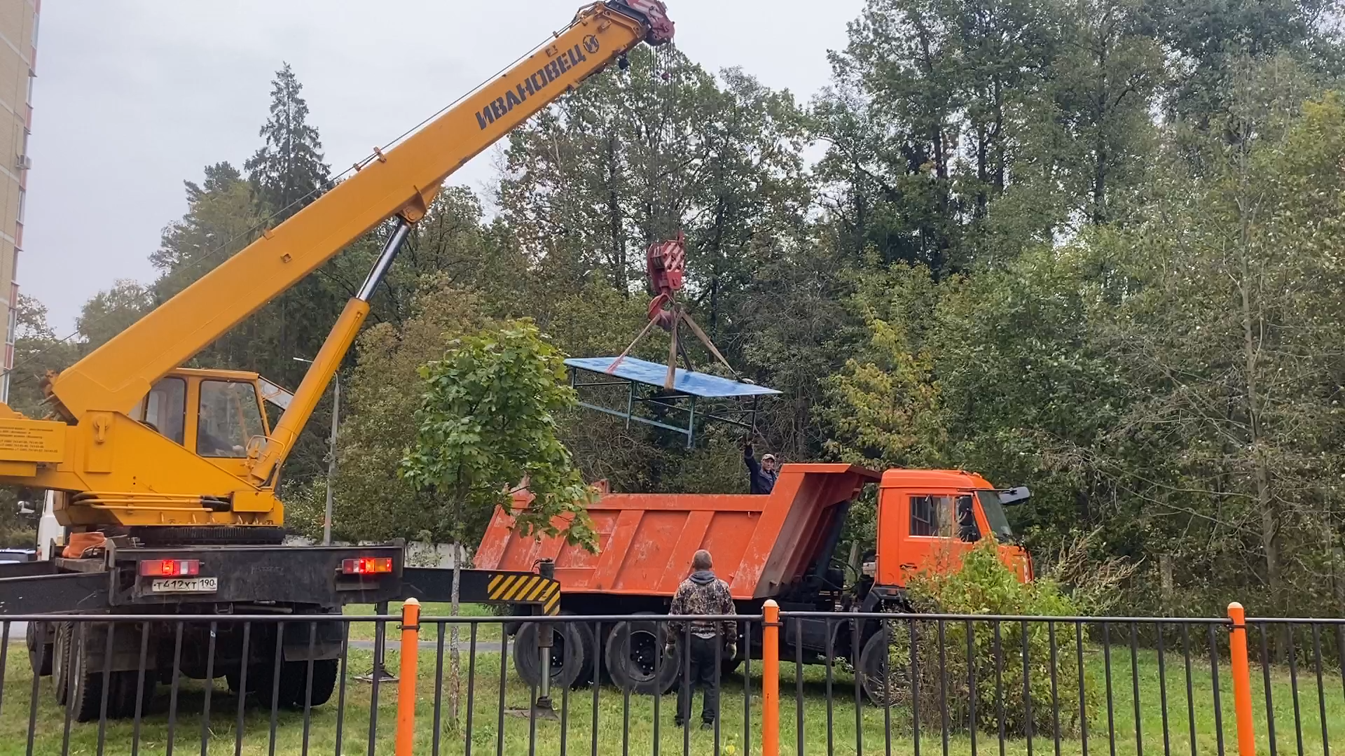 теннисный стол, спорт во дворе, спорт во власихе, установка теннисного стола, занятия спортом,