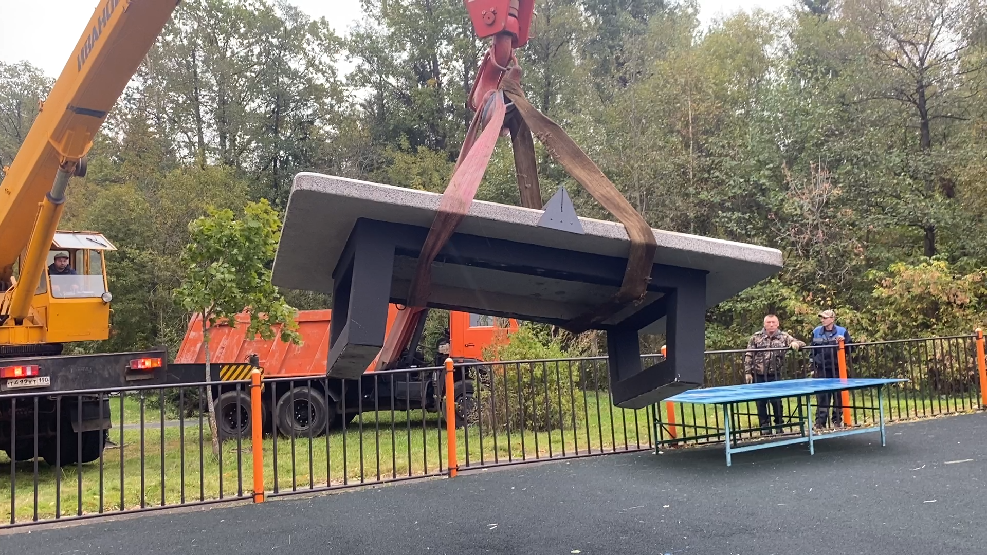 теннисный стол, спорт во дворе, спорт во власихе, установка теннисного стола, занятия спортом,