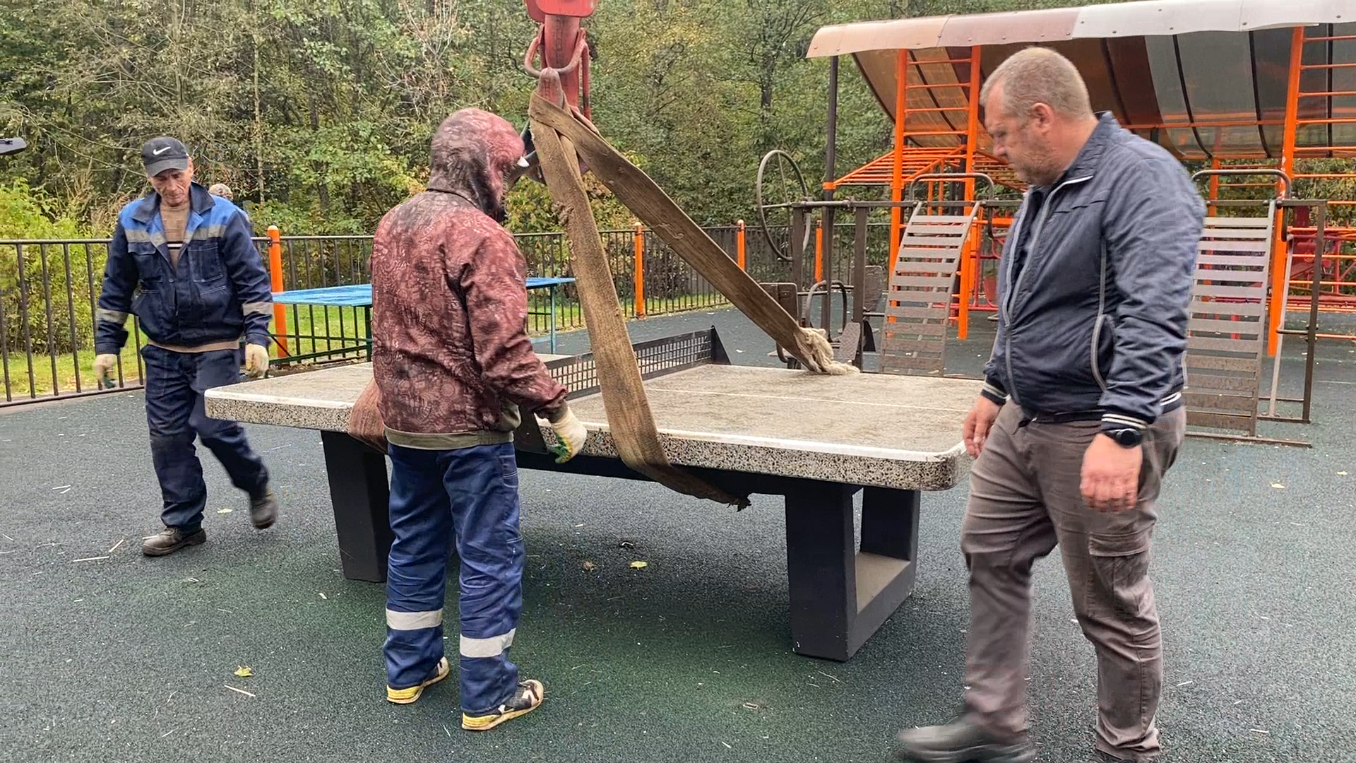 теннисный стол, спорт во дворе, спорт во власихе, установка теннисного стола, занятия спортом,