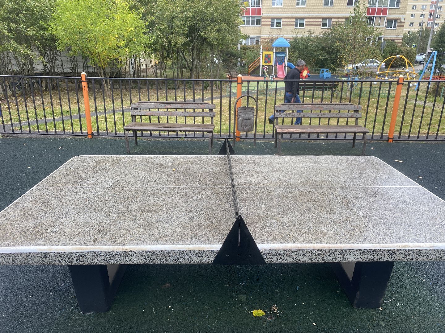 теннисный стол, спорт во дворе, спорт во власихе, установка теннисного стола, занятия спортом,