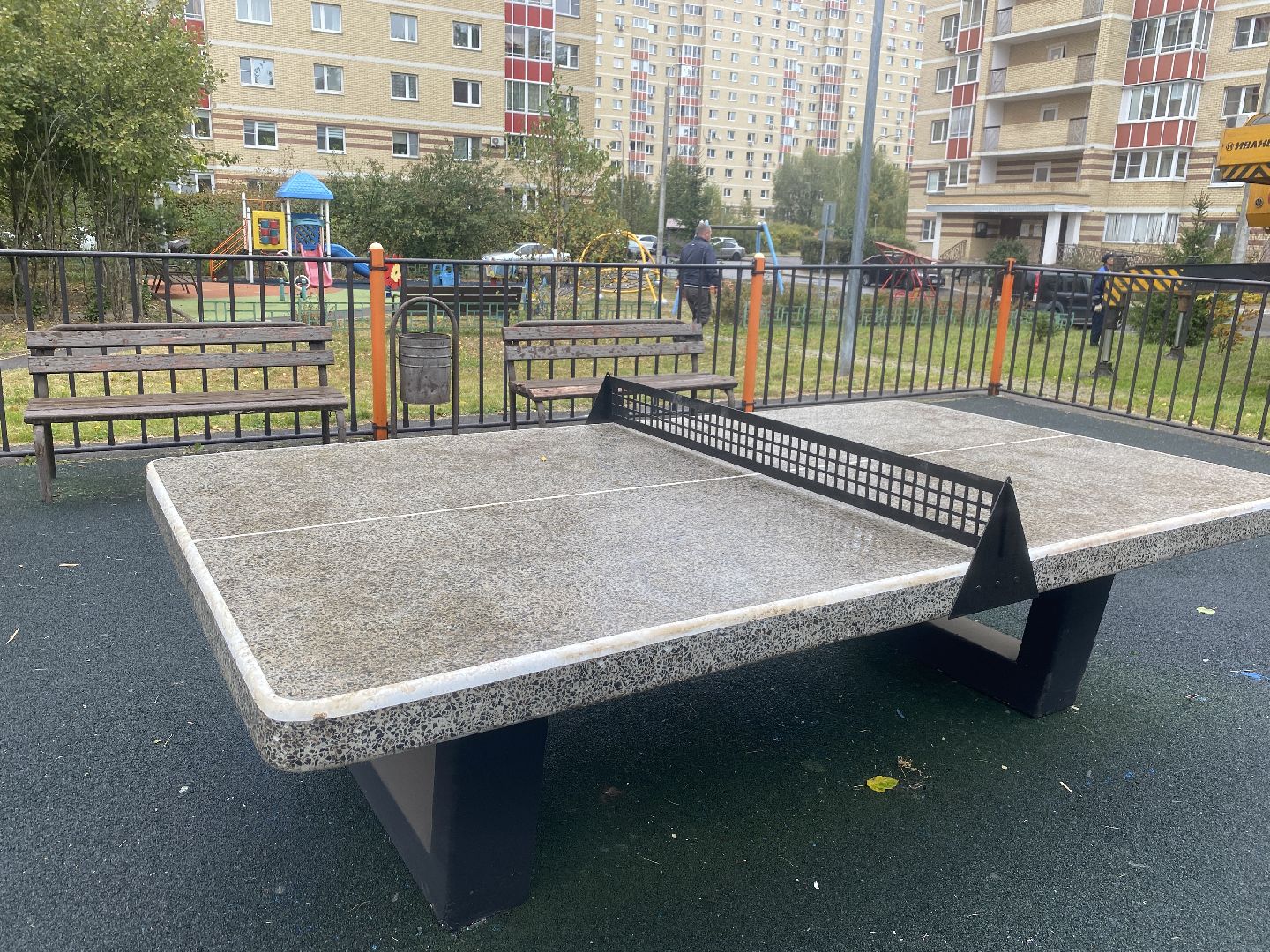 теннисный стол, спорт во дворе, спорт во власихе, установка теннисного стола, занятия спортом,