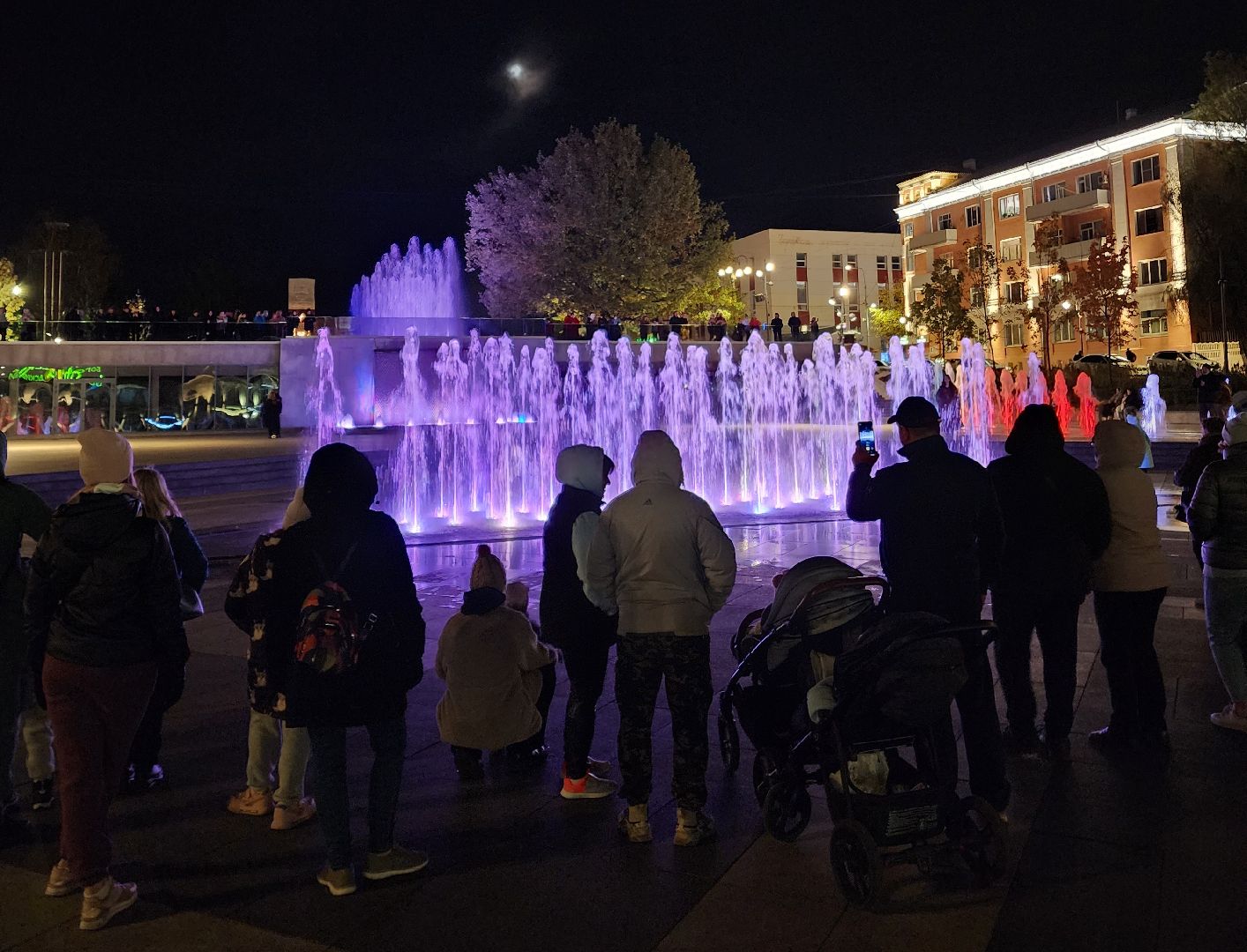 ногинск, жители, общество, фонтанная площадь, шоу фонтанов, концертная программа, фонтаны,