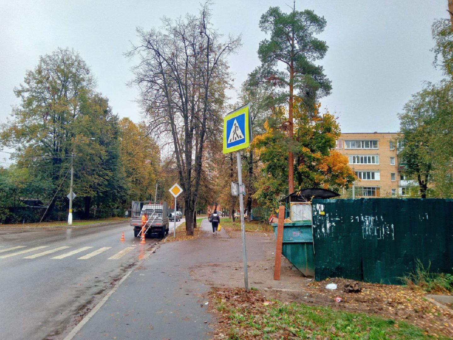 дорожные знаки, дорожные знаки во дворах, лежачие полицейские, благоустройство, дороги, пушкино, безопасность дорожного движения,