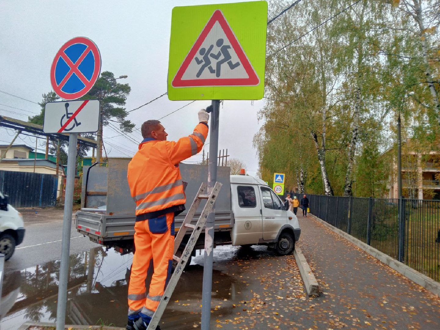 дорожные знаки, дорожные знаки во дворах, лежачие полицейские, благоустройство, дороги, пушкино, безопасность дорожного движения,