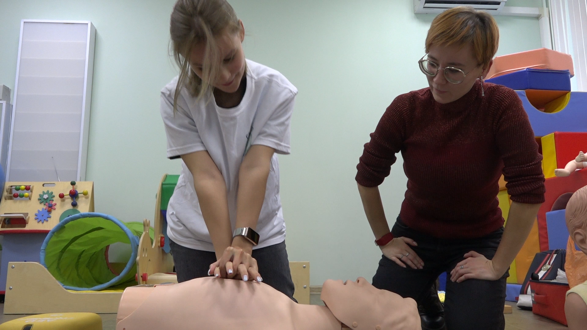 реанимация навыки, мастер-класс реанимации, НИКИ детства, Поликлиника власихи, волонтеры-медики,