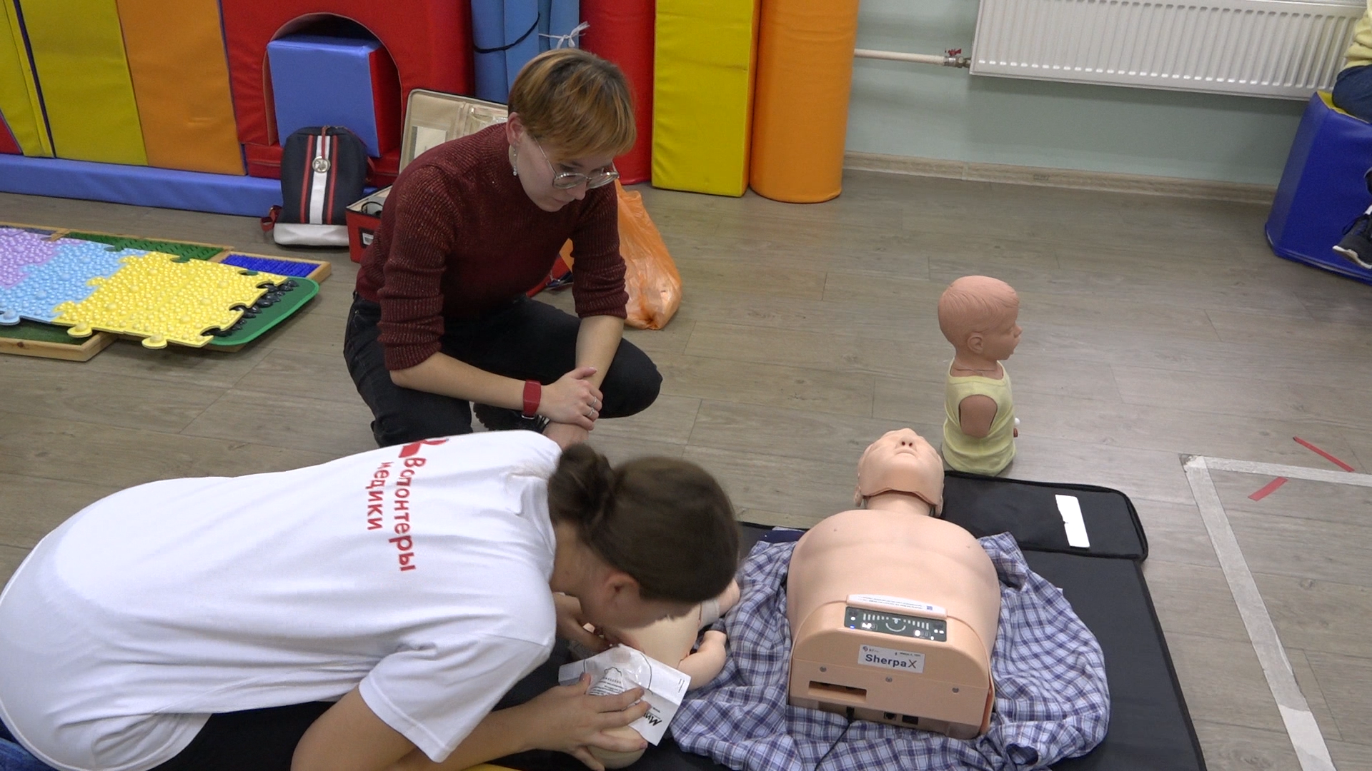 реанимация навыки, мастер-класс реанимации, НИКИ детства, Поликлиника власихи, волонтеры-медики,