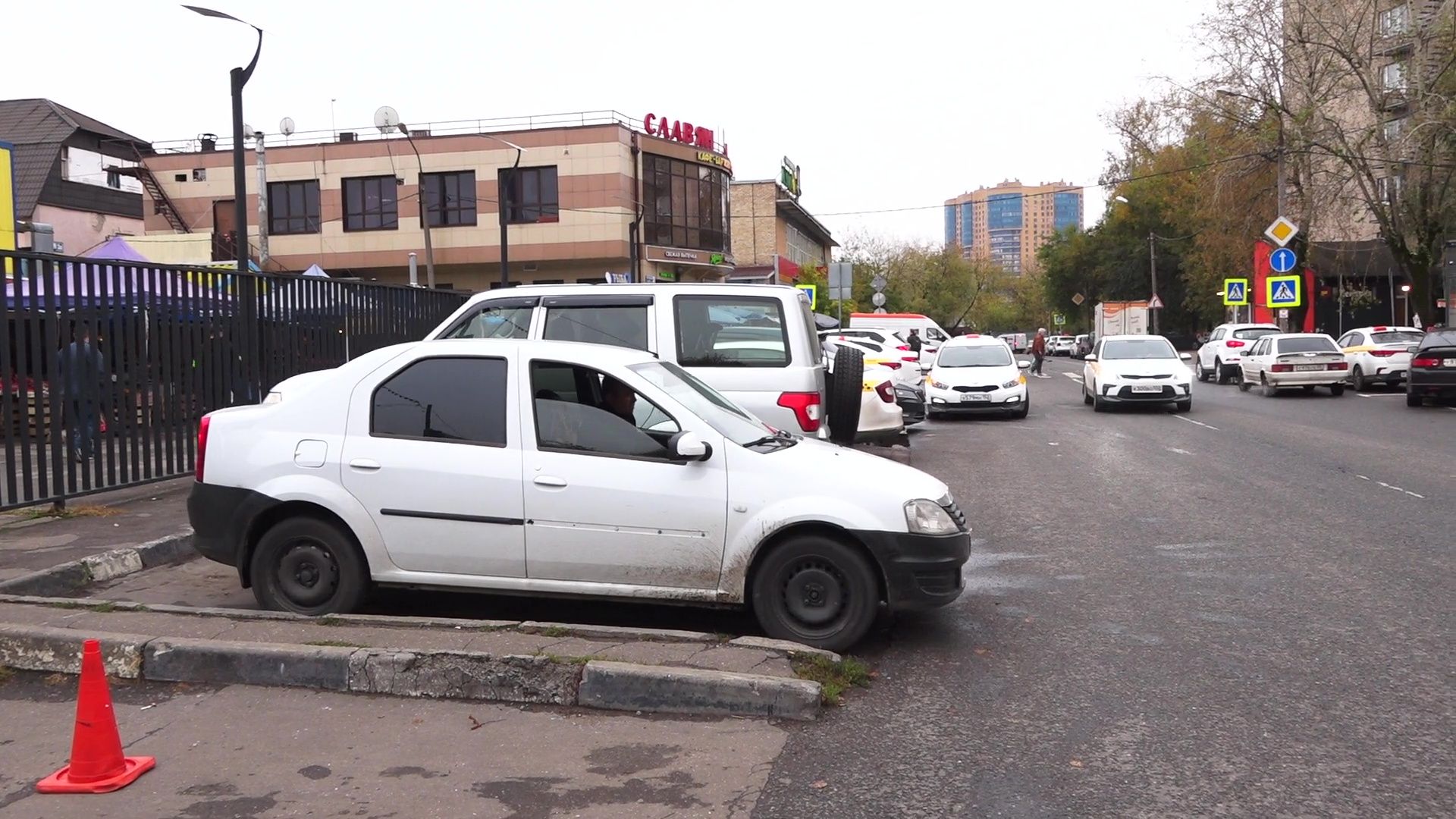 Реутов, парковки, машины, плата за паркинг, стоянка запрещена, остановка по требованию,