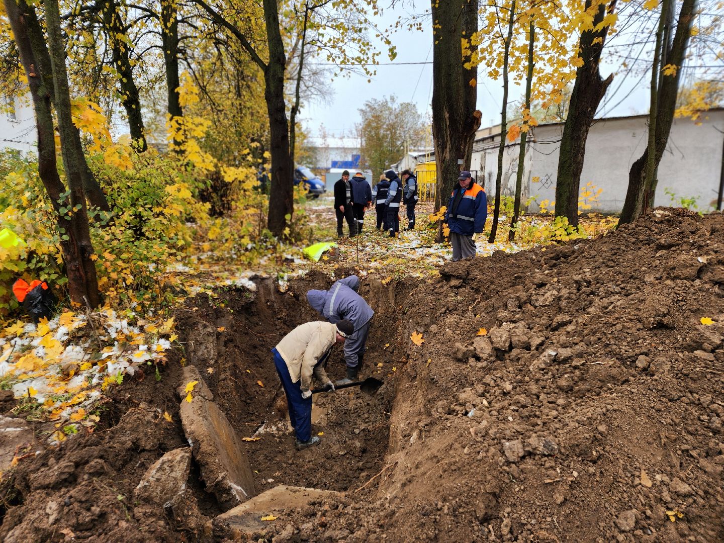 Чехов, улица 8 Марта, ремонт теплосети, замена трубы отопления, подача тепла, теплоснабжение, МП ЖКХ Чеховского района, глава округа михаил собакин,