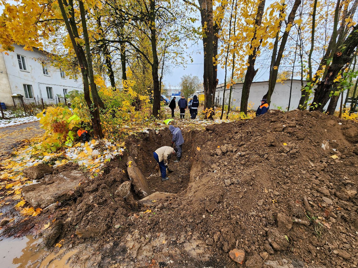 Чехов, улица 8 Марта, ремонт теплосети, замена трубы отопления, подача тепла, теплоснабжение, МП ЖКХ Чеховского района, глава округа михаил собакин,