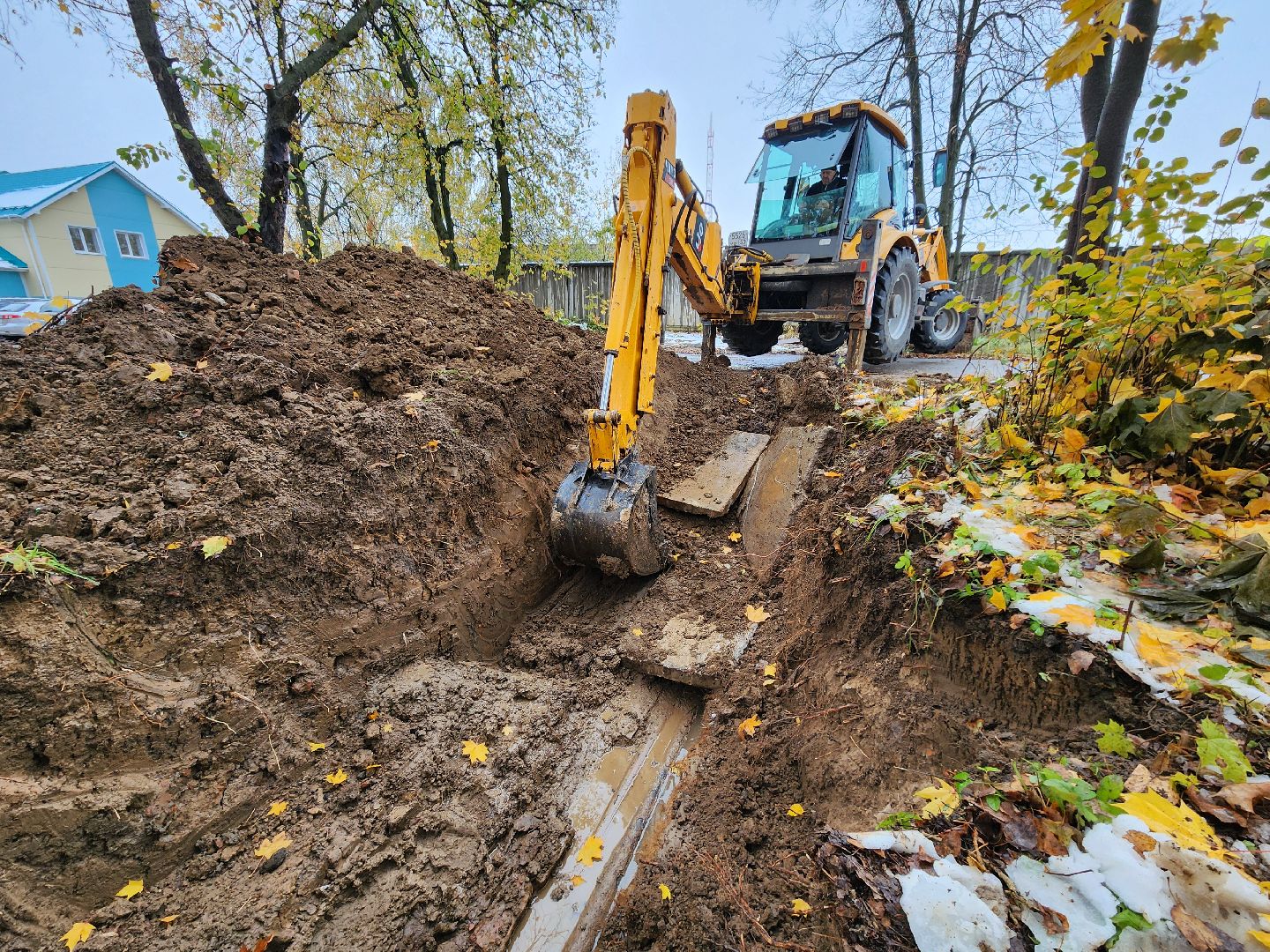 Чехов, улица 8 Марта, ремонт теплосети, замена трубы отопления, подача тепла, теплоснабжение, МП ЖКХ Чеховского района, глава округа михаил собакин,