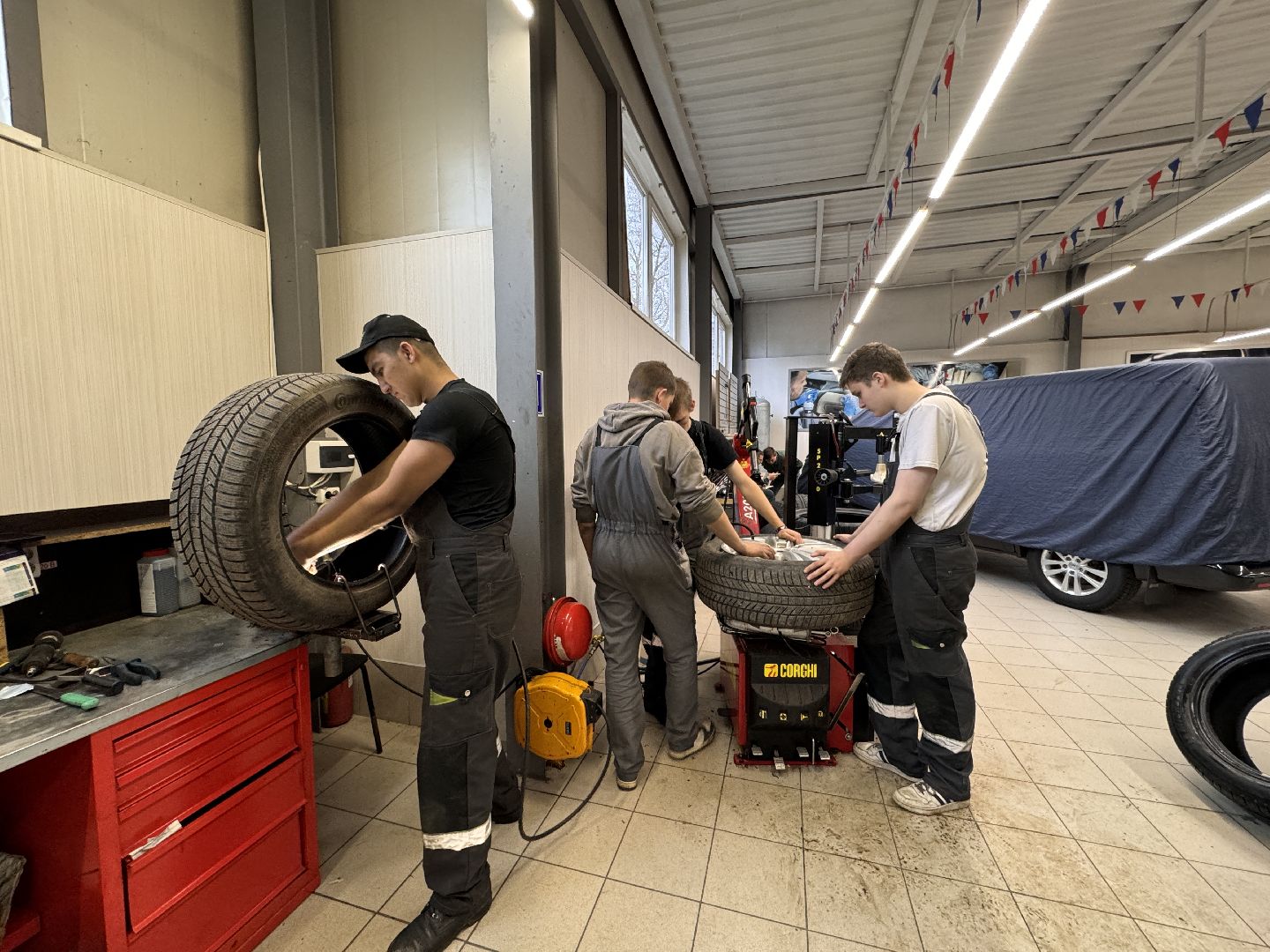 Волин, Обучение молодых специалистов, Автотехобслуживание, Рабочие профессии,