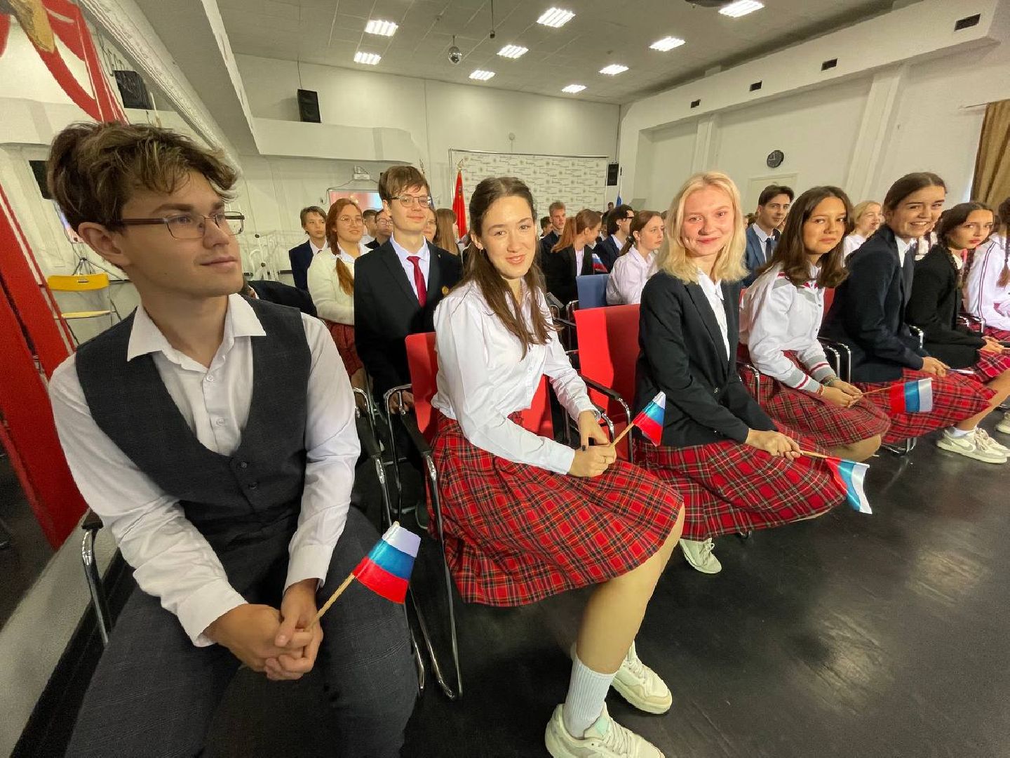 Дмитров, Гимназия Дмитров, Чжаоцин,