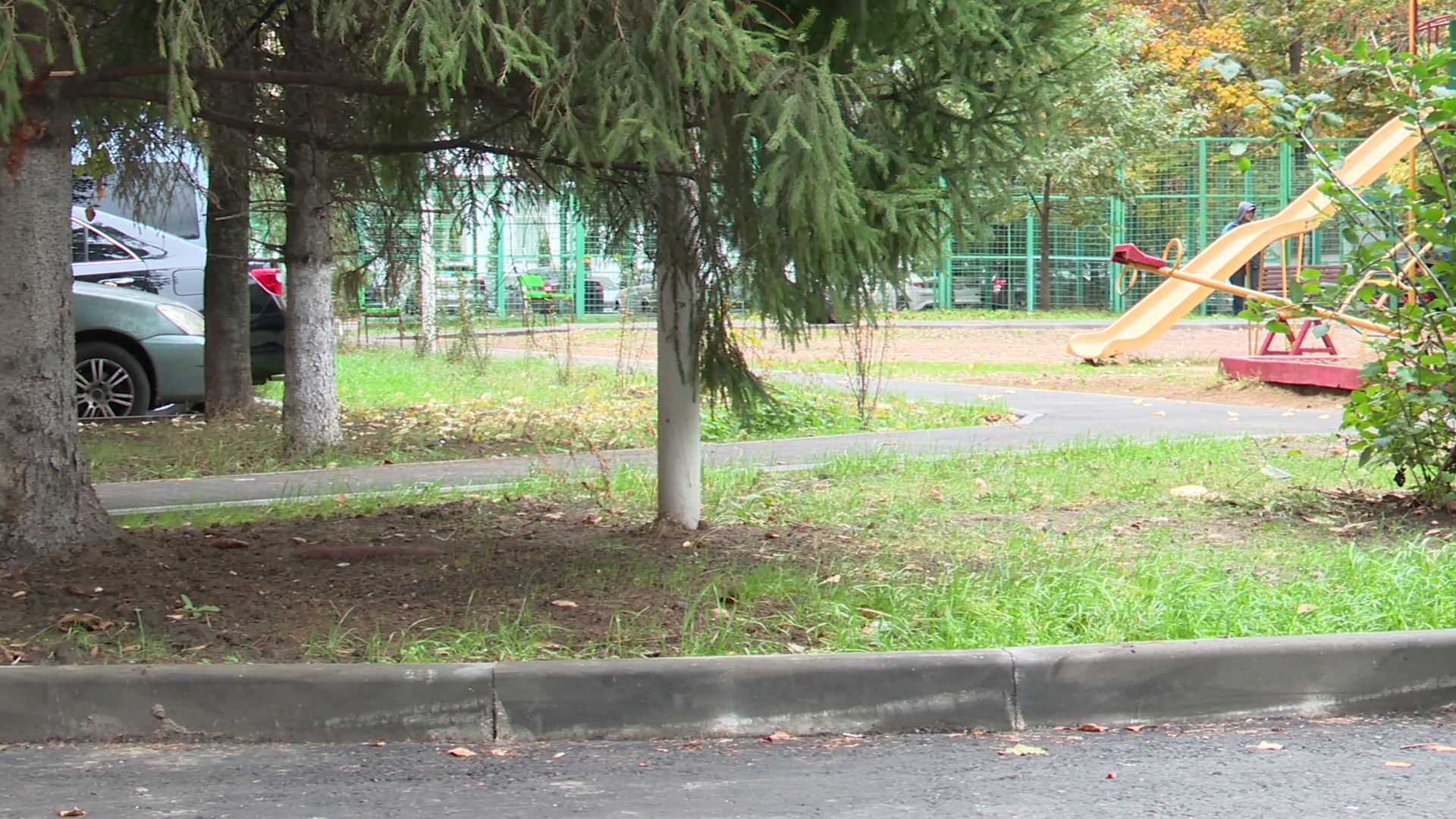 Реутов, новый асфальт, тротуар, проезжая часть, детская площадка,