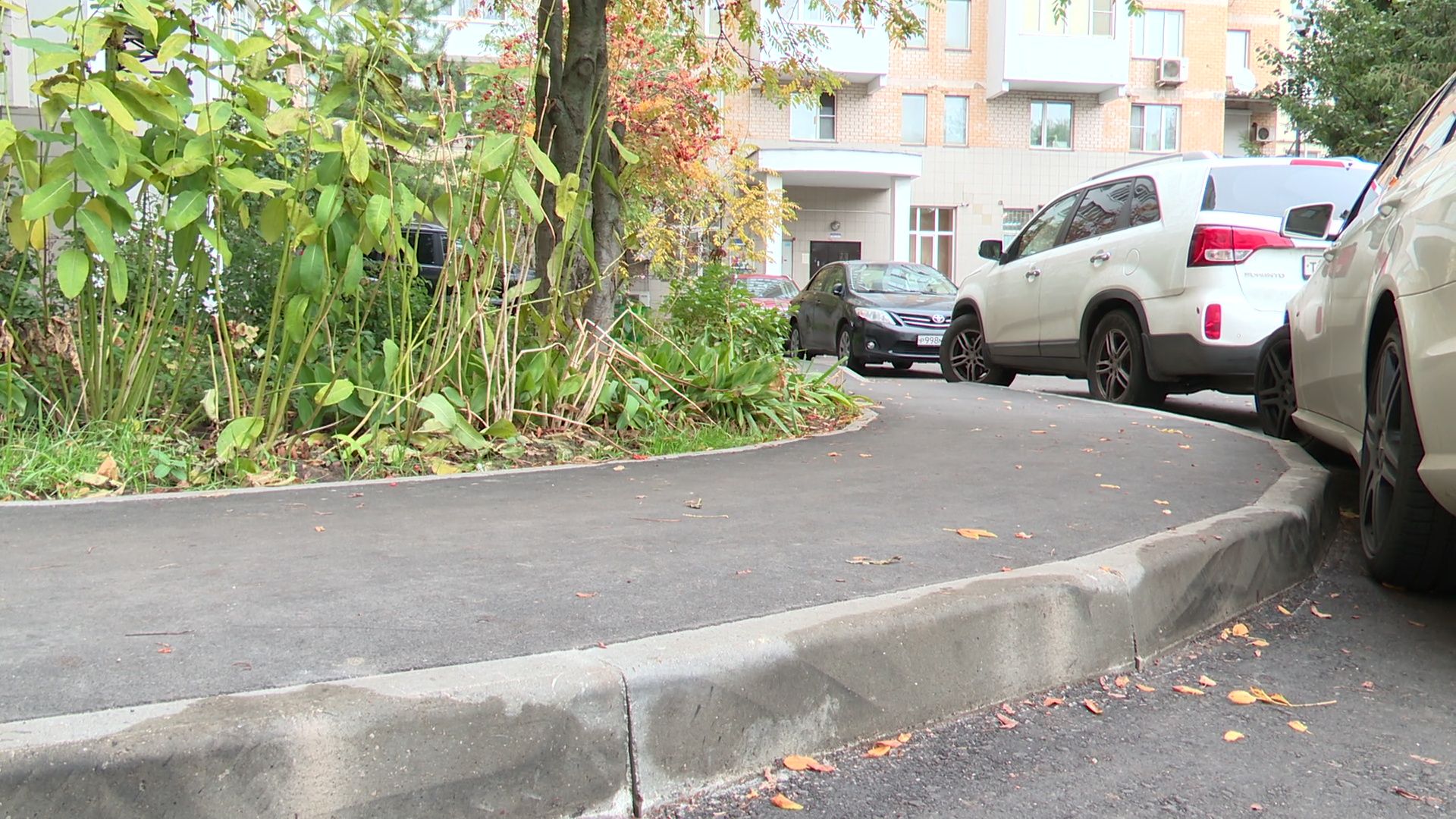 Реутов, новый асфальт, тротуар, проезжая часть, детская площадка,