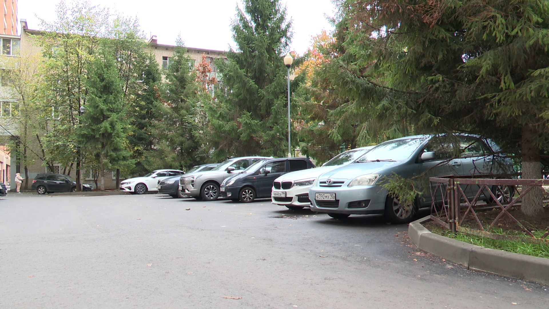 Реутов, новый асфальт, тротуар, проезжая часть, детская площадка,