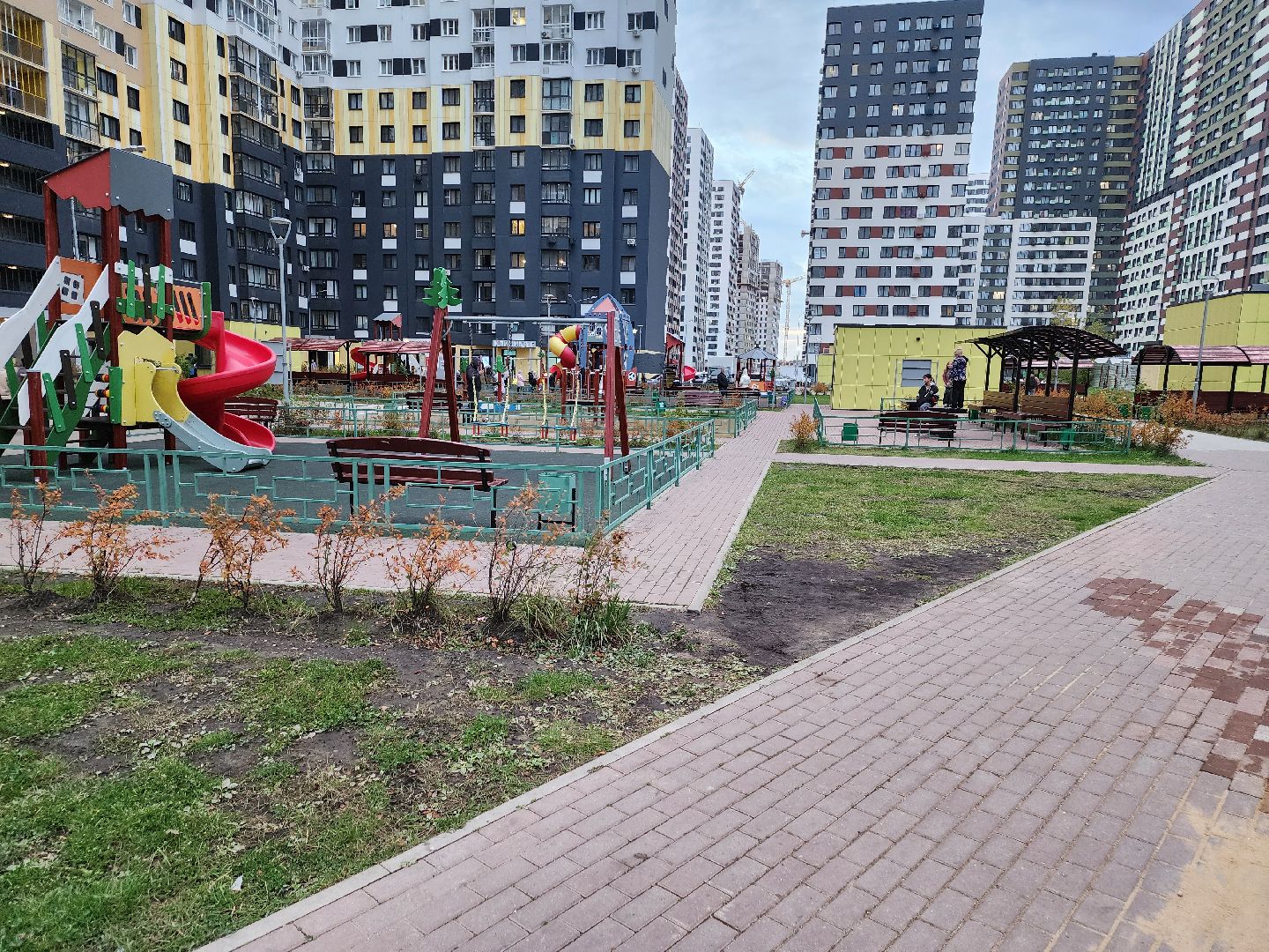 долгопрудный, жк бригантина, тротуарная плитка, бордюр,дорожные столбики, благоустройство,