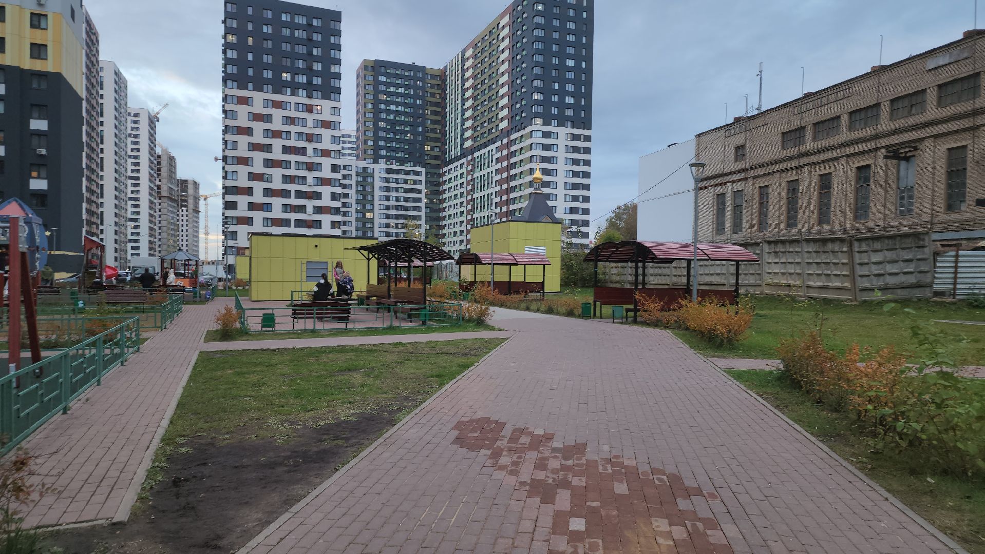 долгопрудный, жк бригантина, тротуарная плитка, бордюр,дорожные столбики, благоустройство,