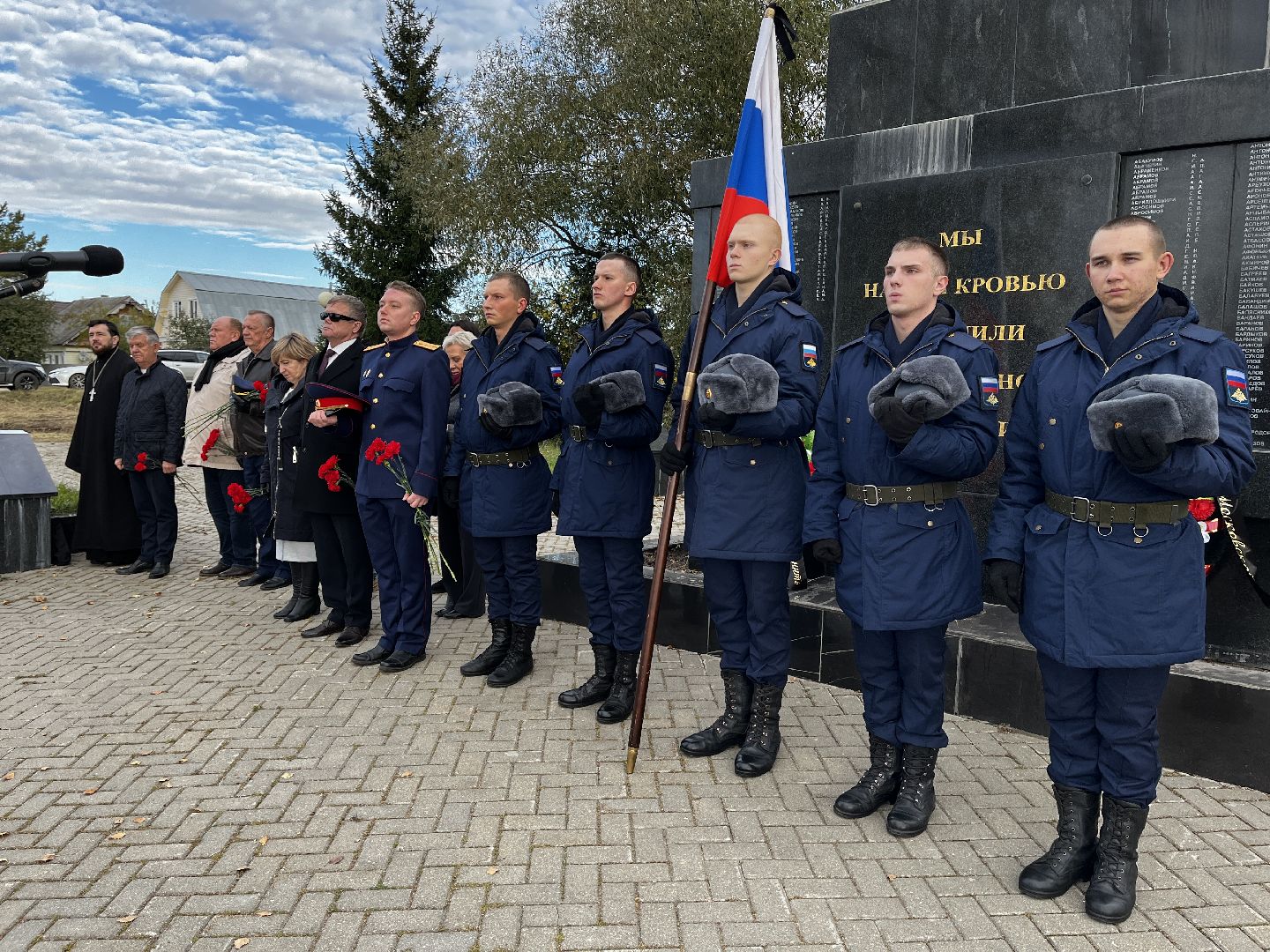 волоколамск, траурный митинг, братское захоронение, захоронение останков,