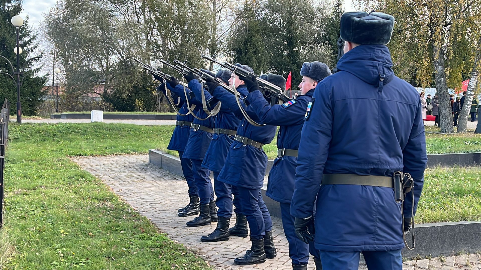 волоколамск, траурный митинг, братское захоронение, захоронение останков,