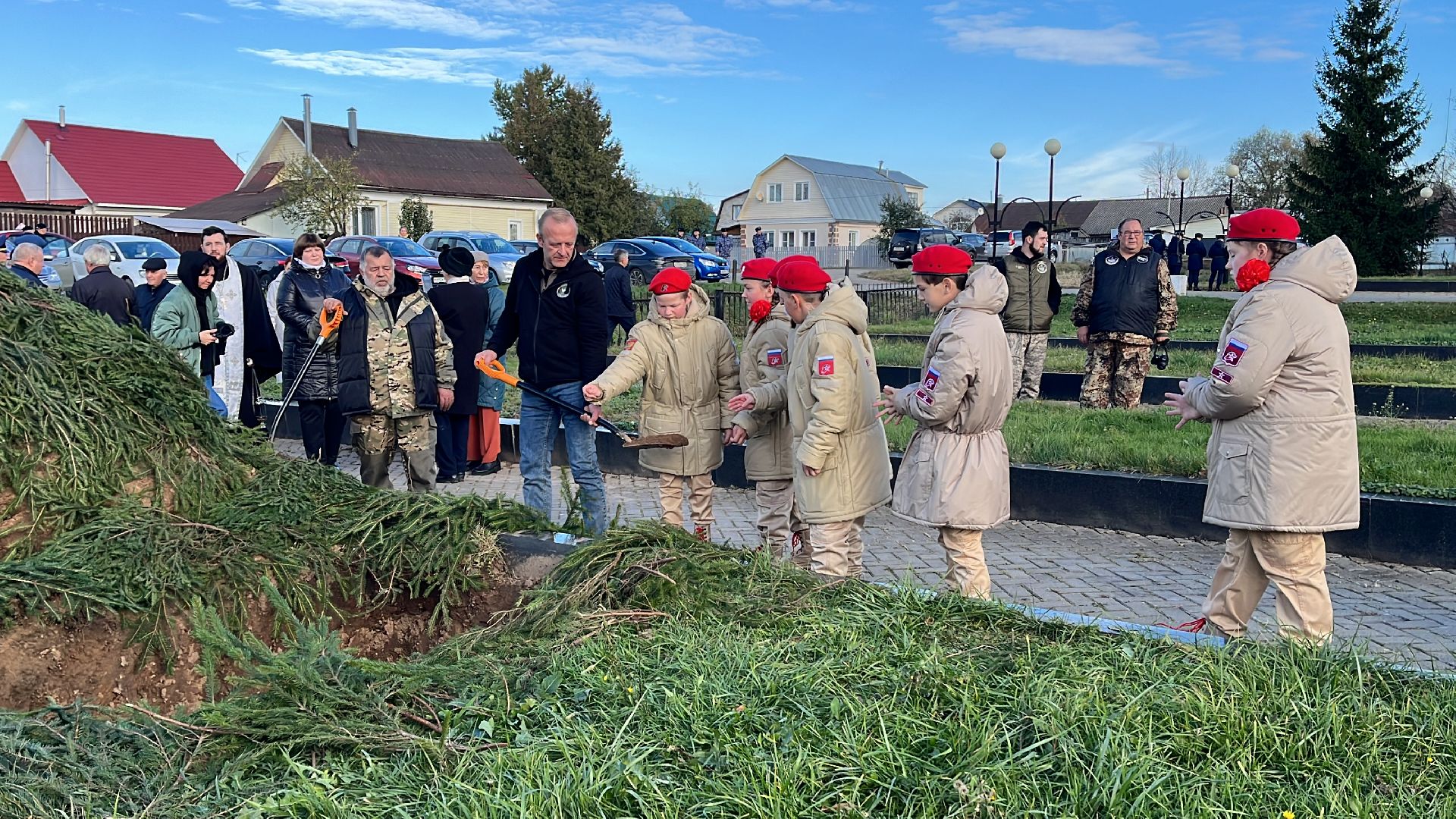 волоколамск, траурный митинг, братское захоронение, захоронение останков,