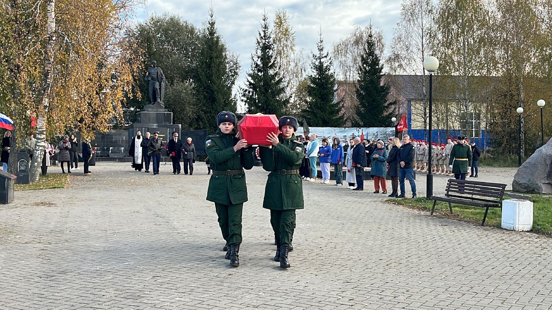 волоколамск, траурный митинг, братское захоронение, захоронение останков,